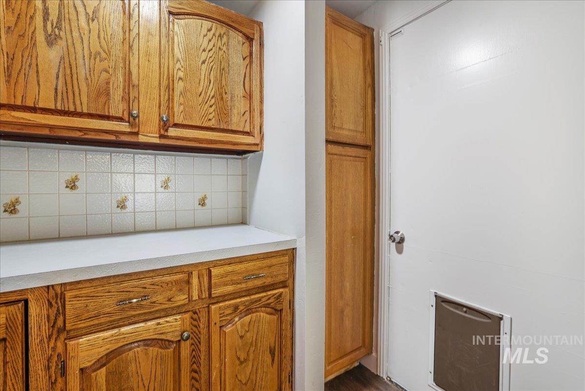 377 Maple Ave W Property Photo 18