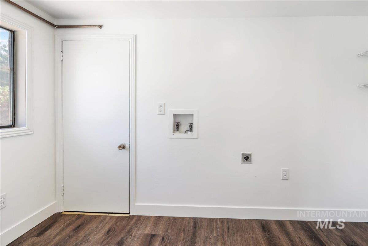 377 Maple Ave W Property Photo 19