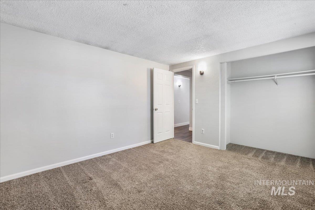 377 Maple Ave W Property Photo 21