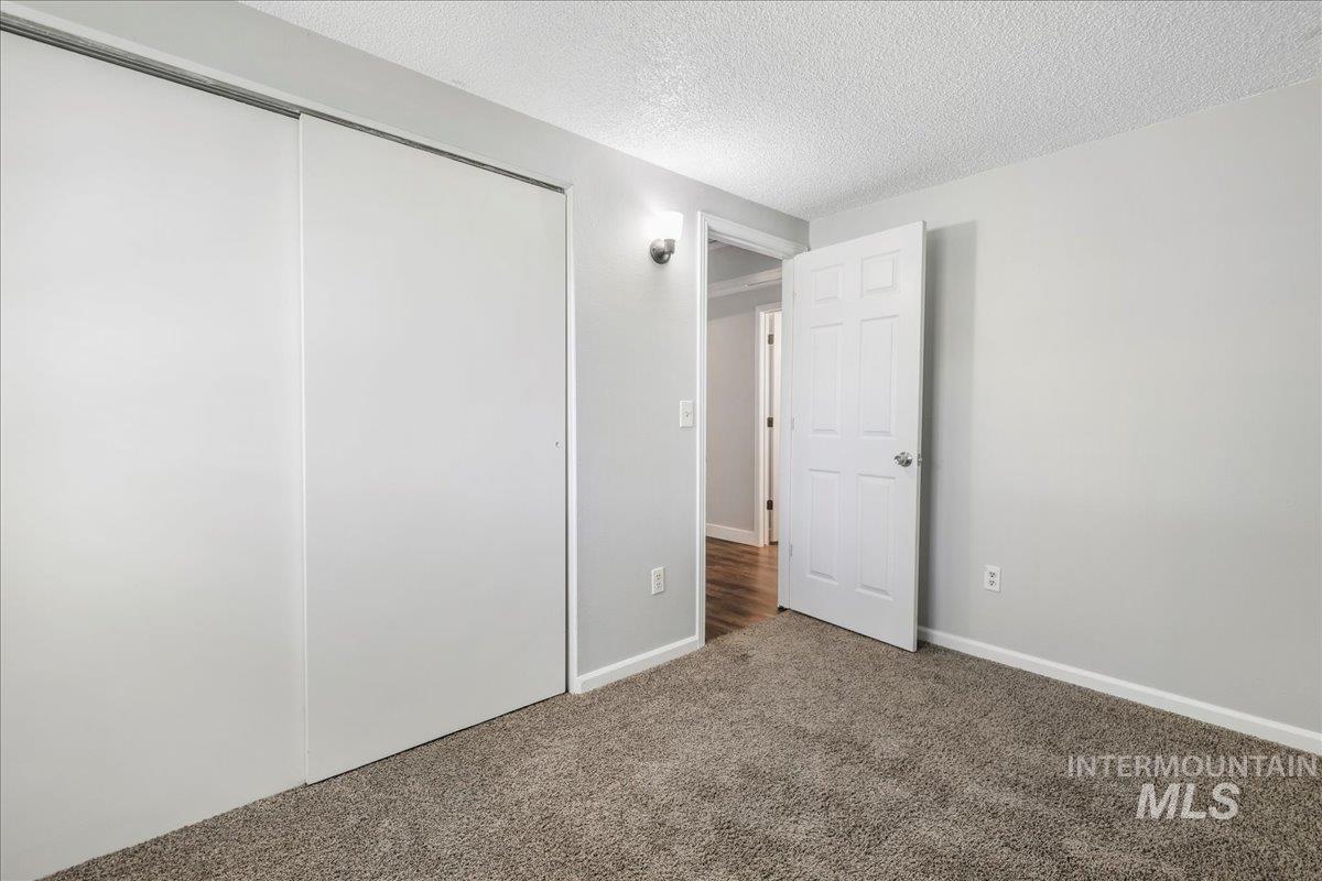 377 Maple Ave W Property Photo 23