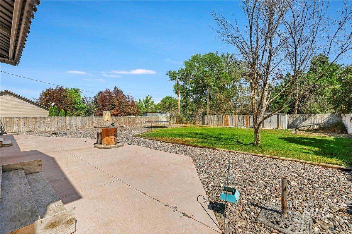 377 Maple Ave W Property Photo 30