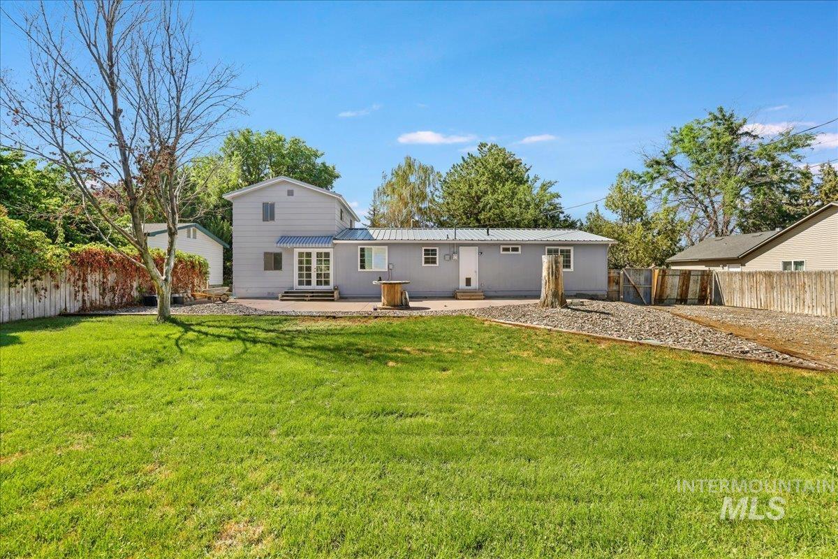 377 Maple Ave W Property Photo 31