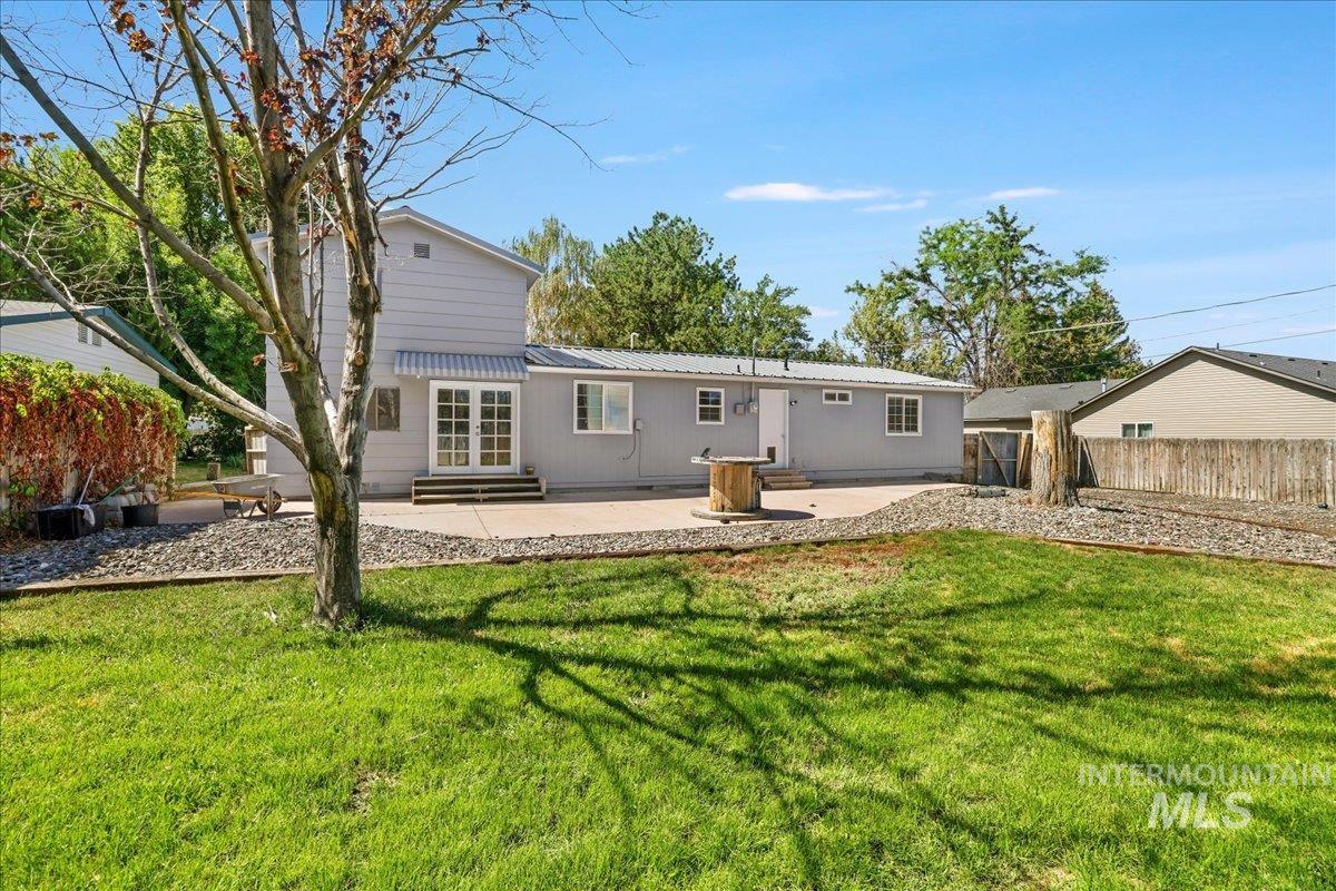 377 Maple Ave W Property Photo 33