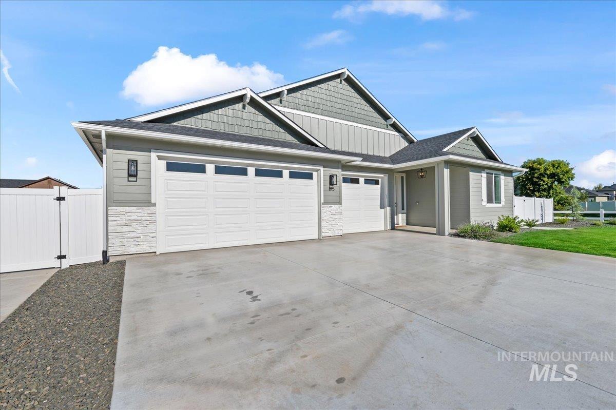 815 Spy Glass St Property Photo 1