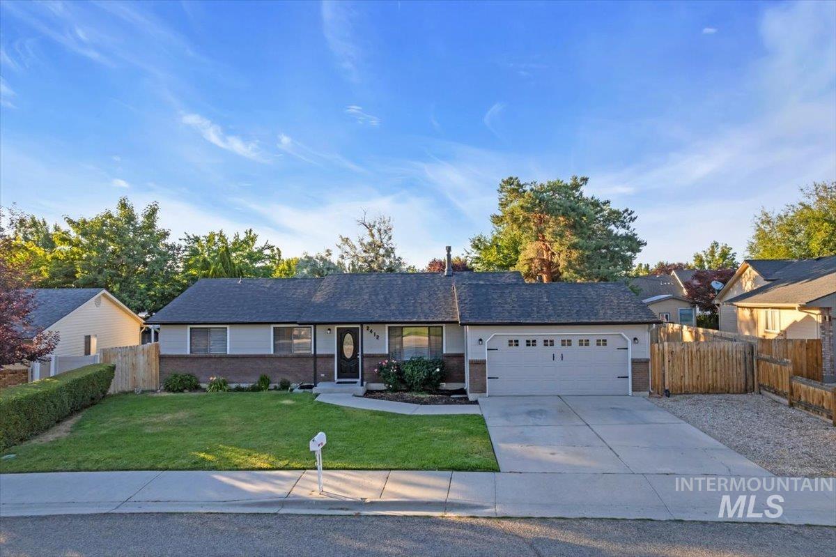 2412 W Chateau Drive Property Photo 1