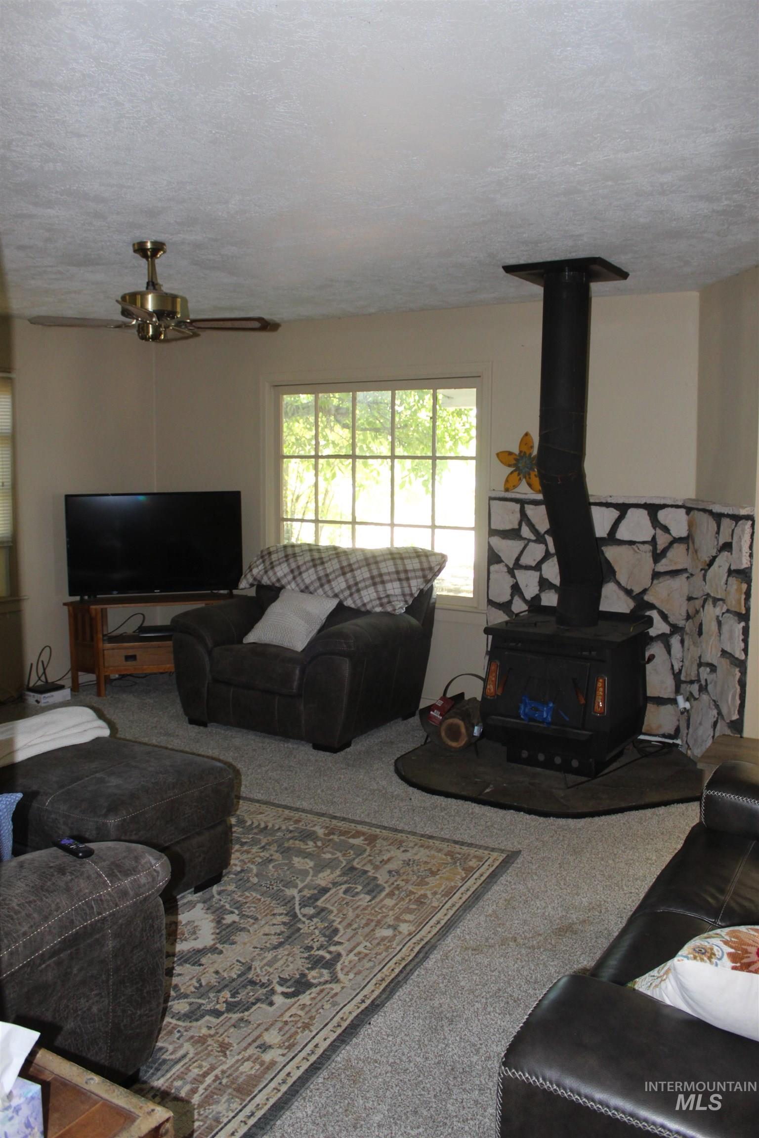 599 Cove Rd Property Photo 2