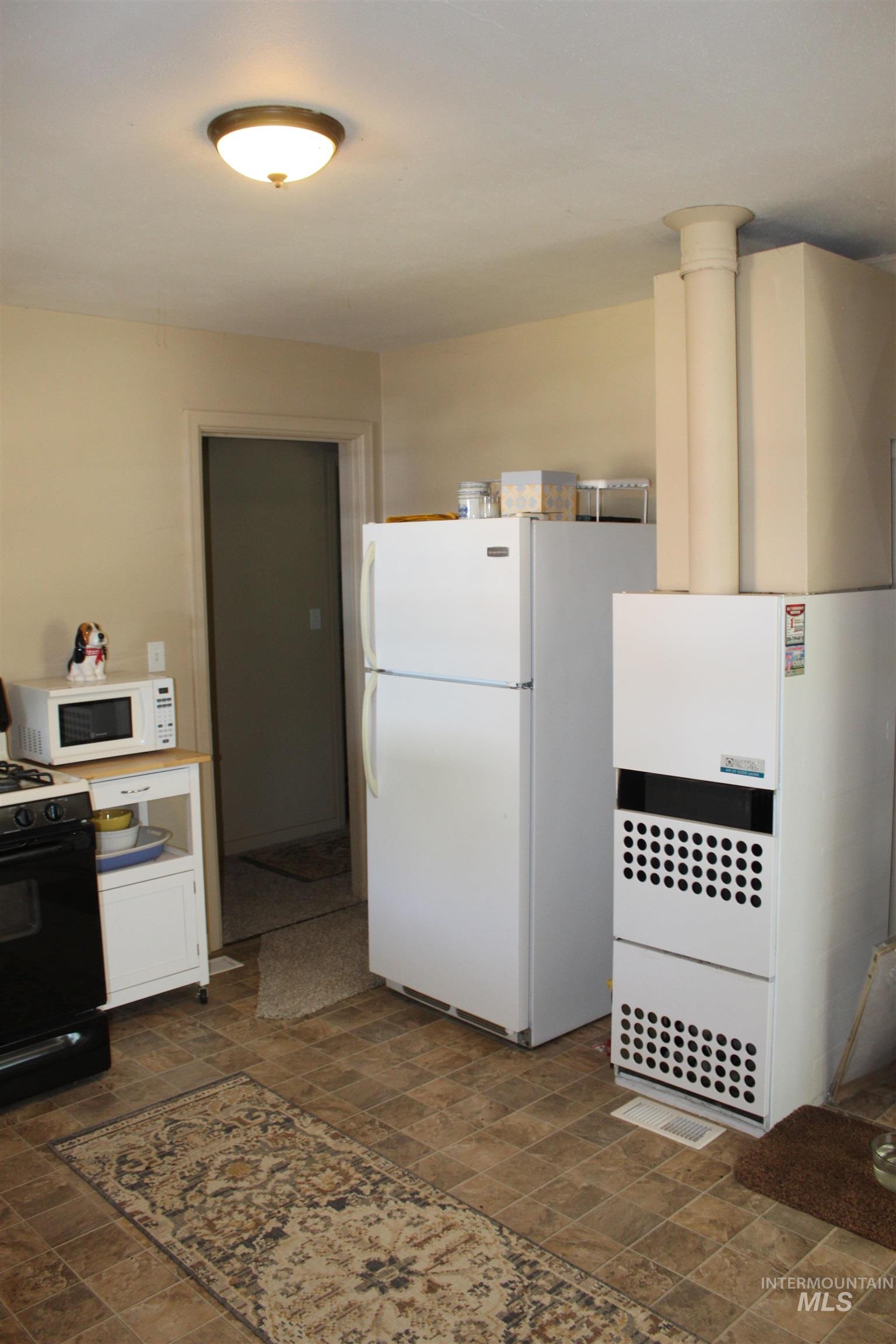 599 Cove Rd Property Photo 5