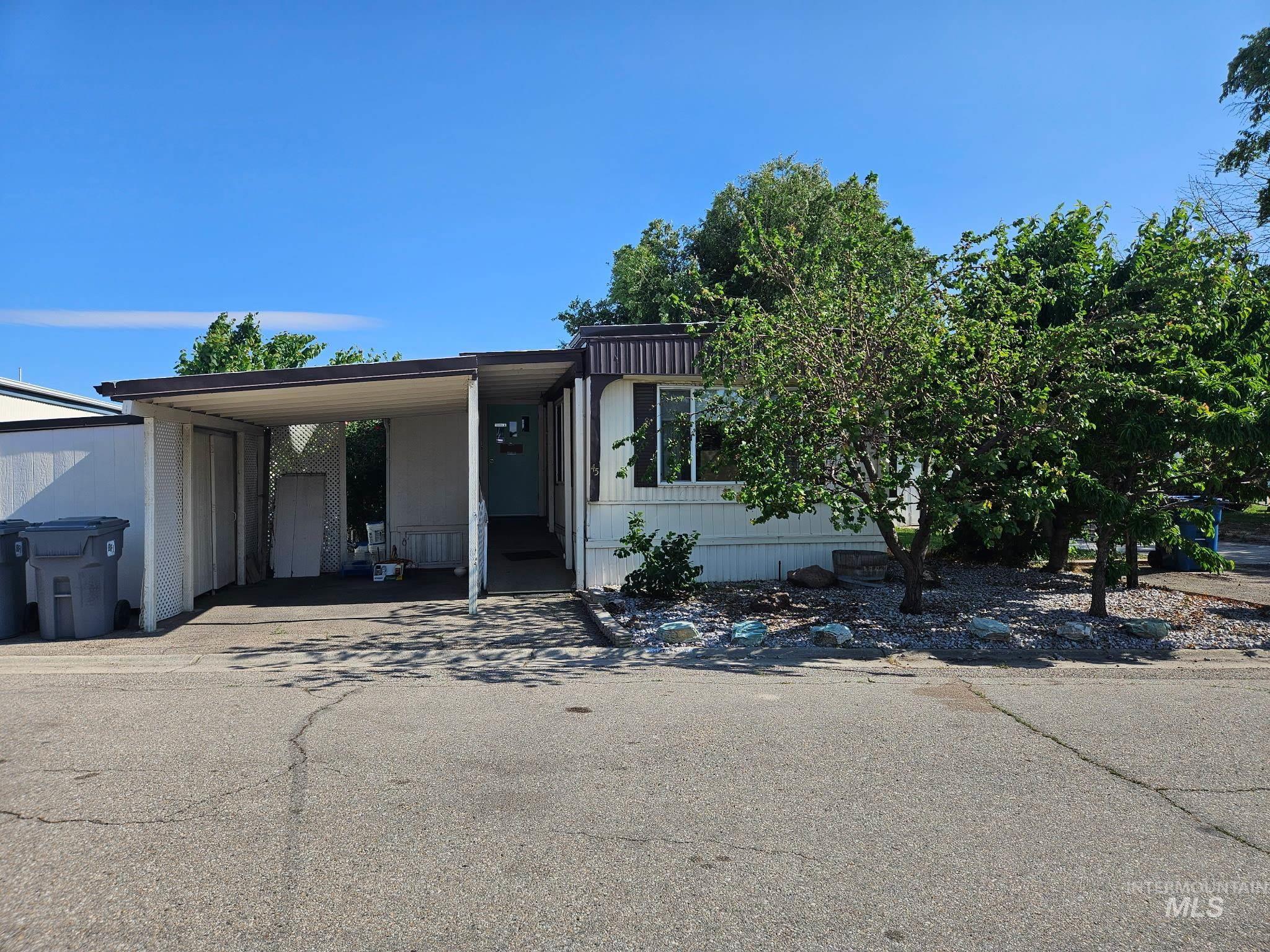2205 E Linden St
