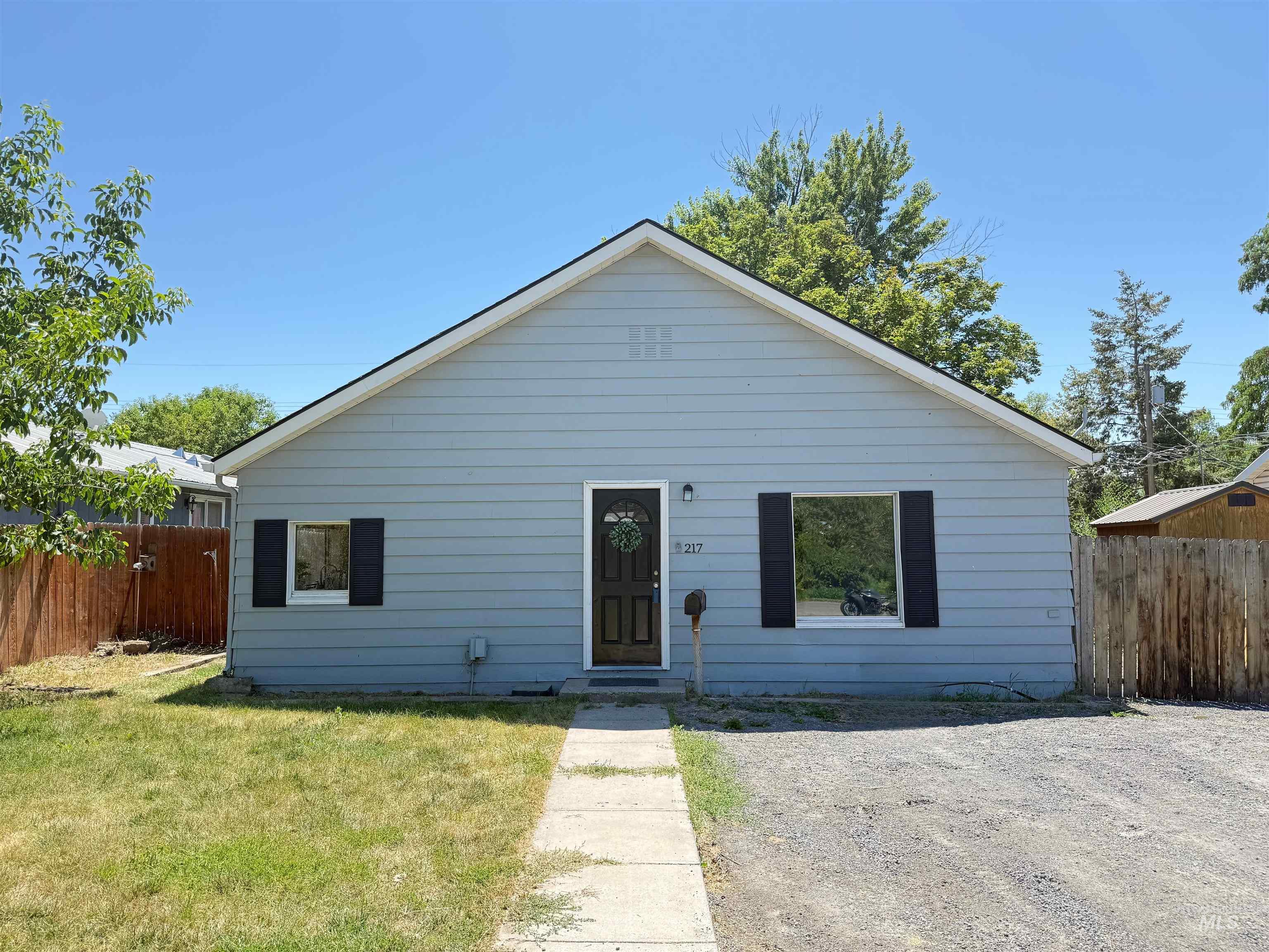 217 E Ave E Property Photo 1