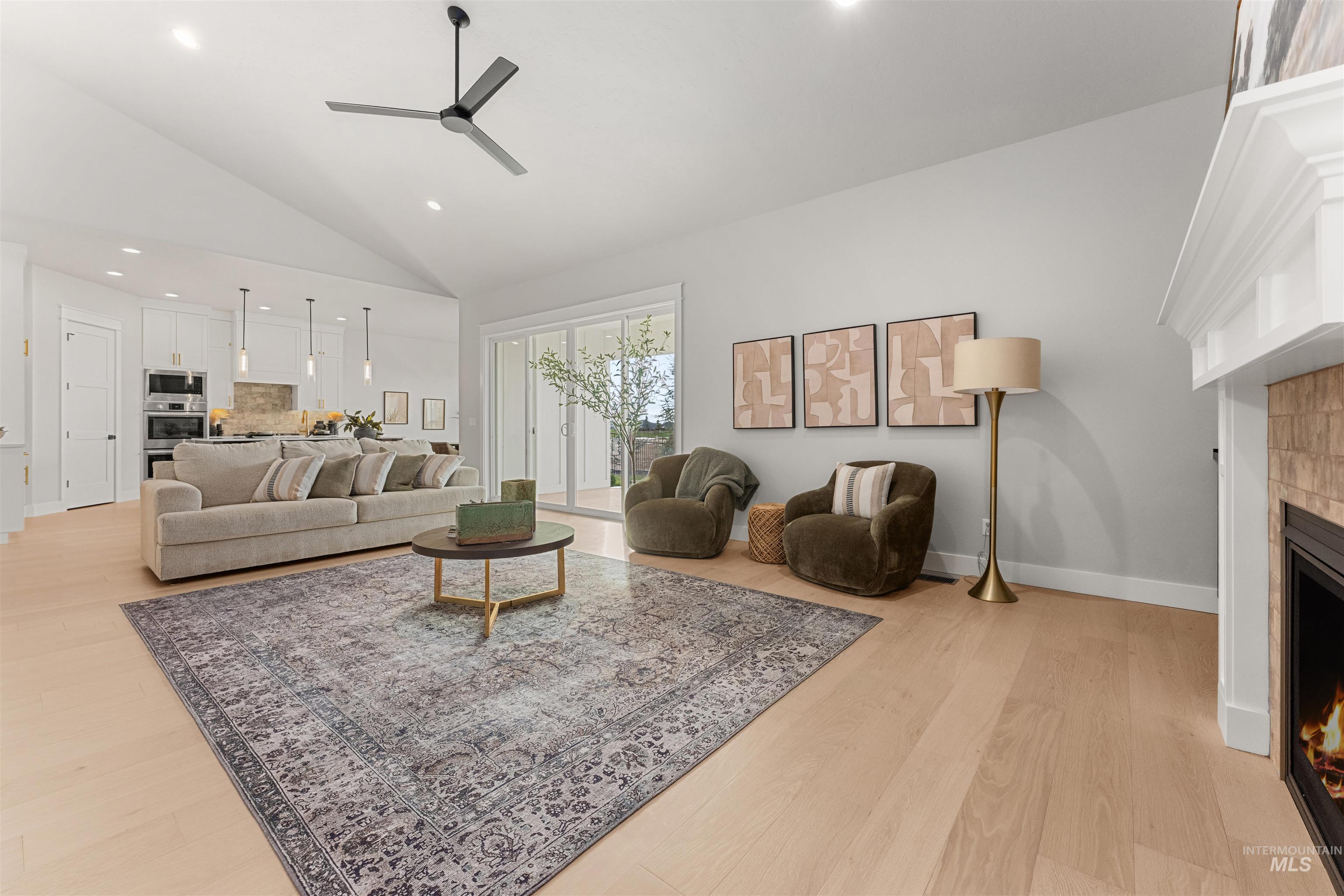 1893 N Willowick Ave Property Photo 12