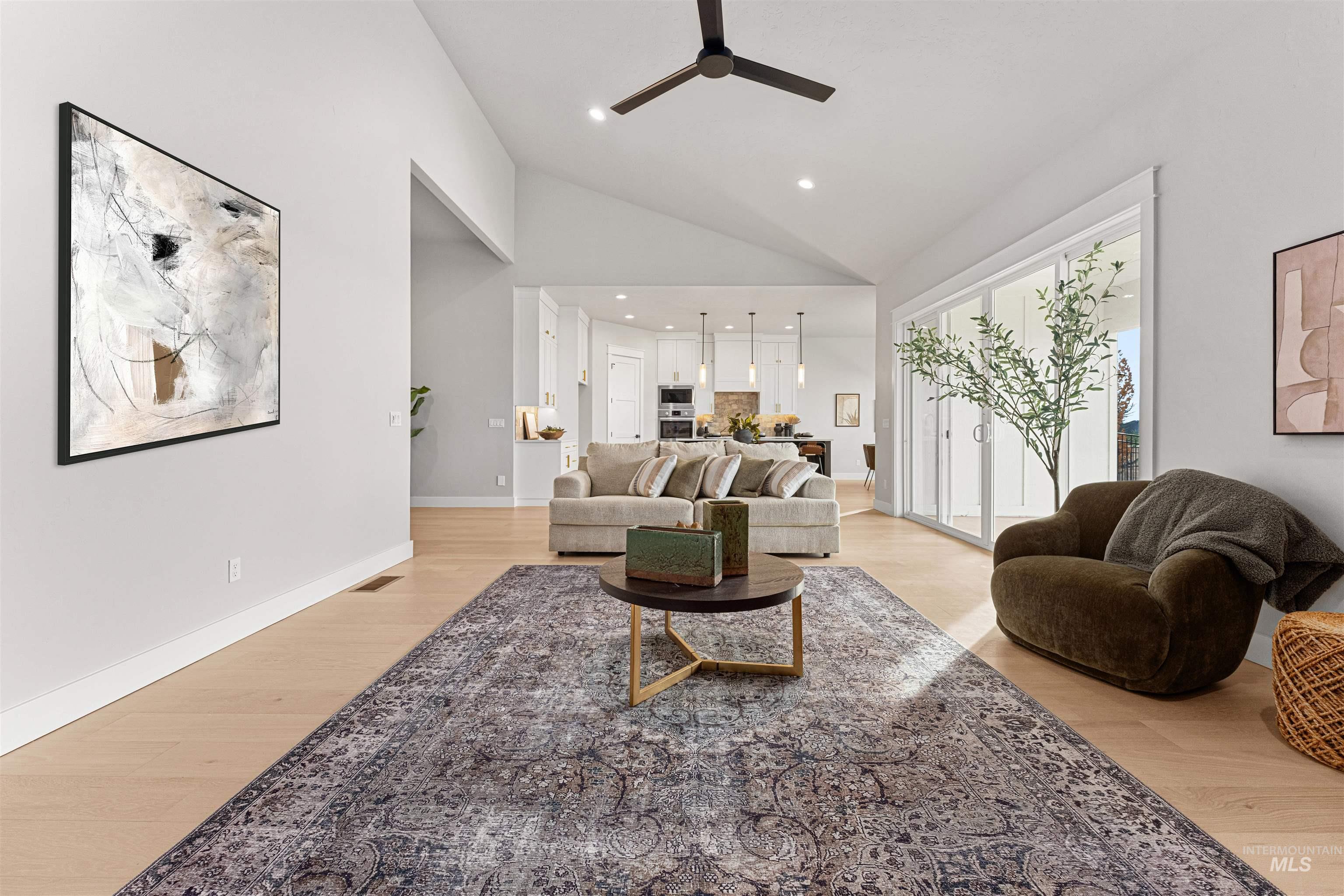 1893 N Willowick Ave Property Photo 13