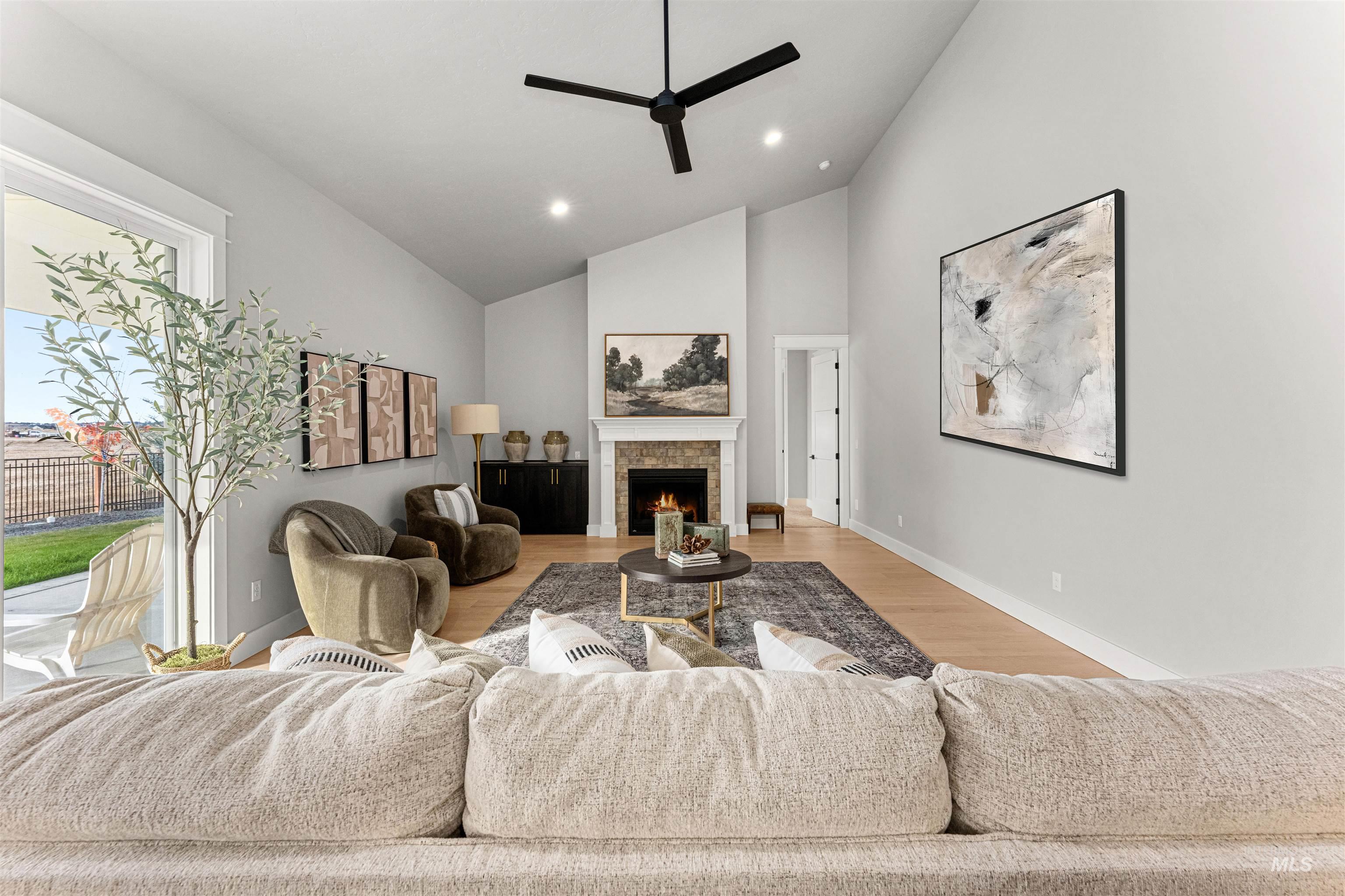 1893 N Willowick Ave Property Photo 14