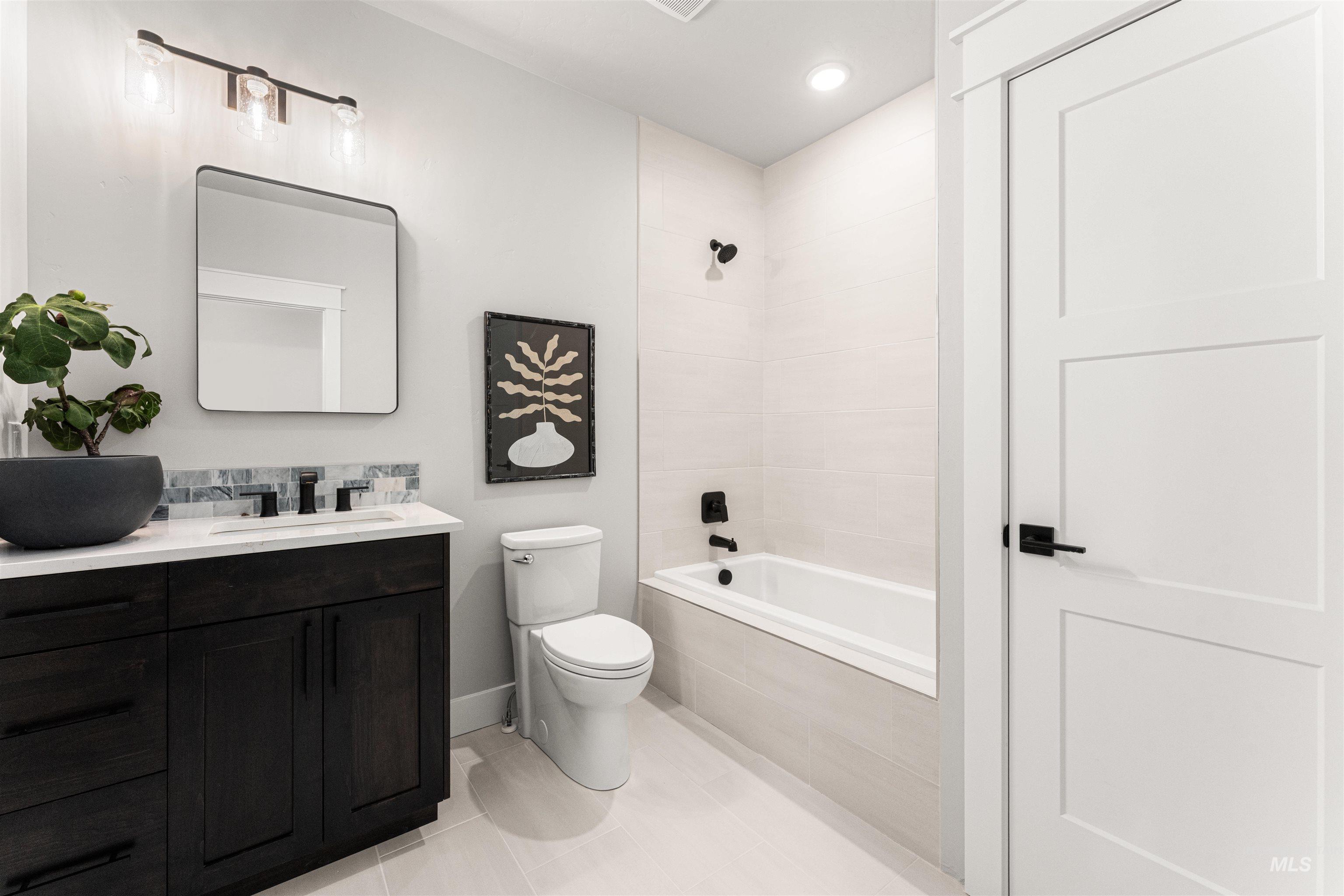 1893 N Willowick Ave Property Photo 36