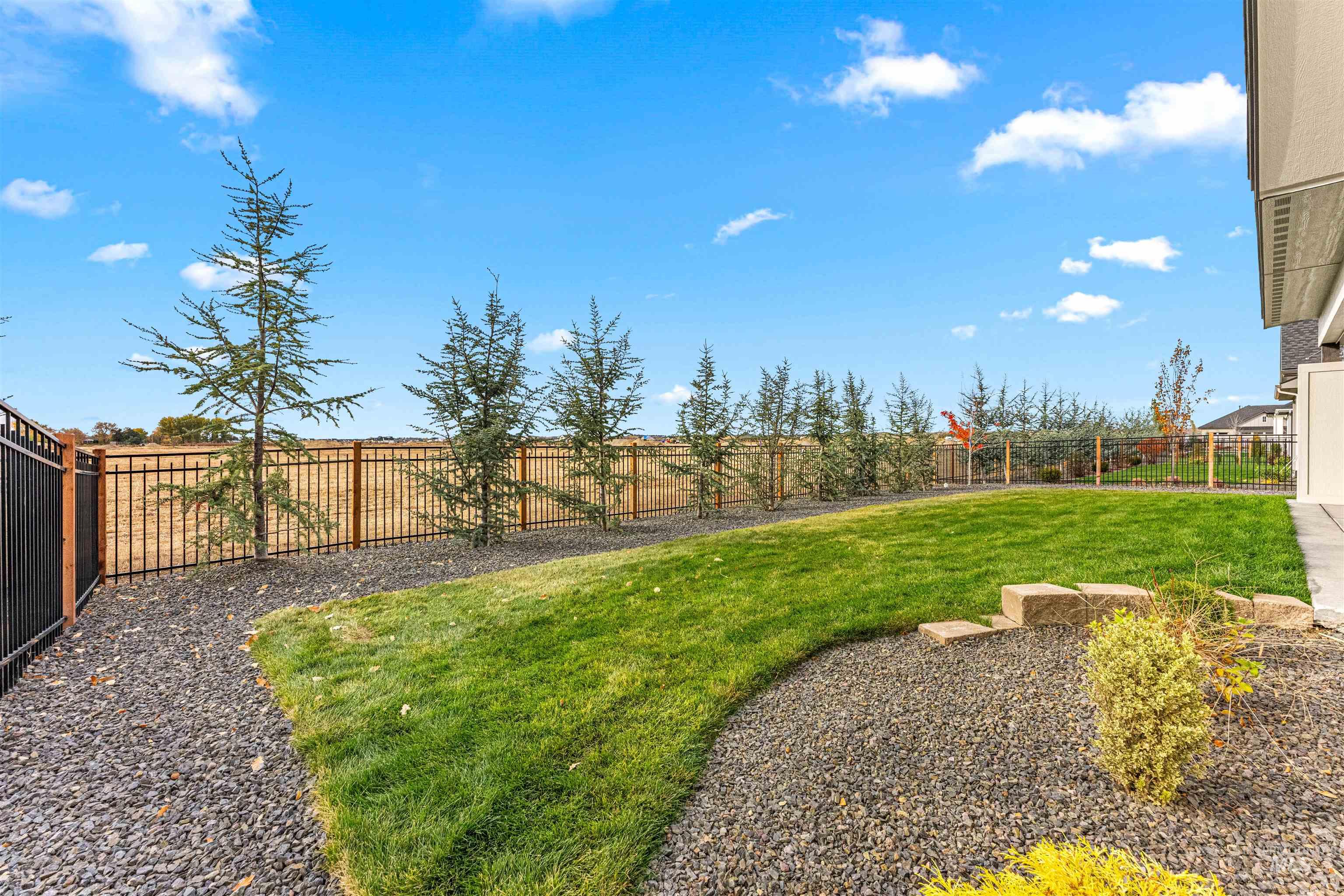 1893 N Willowick Ave Property Photo 43