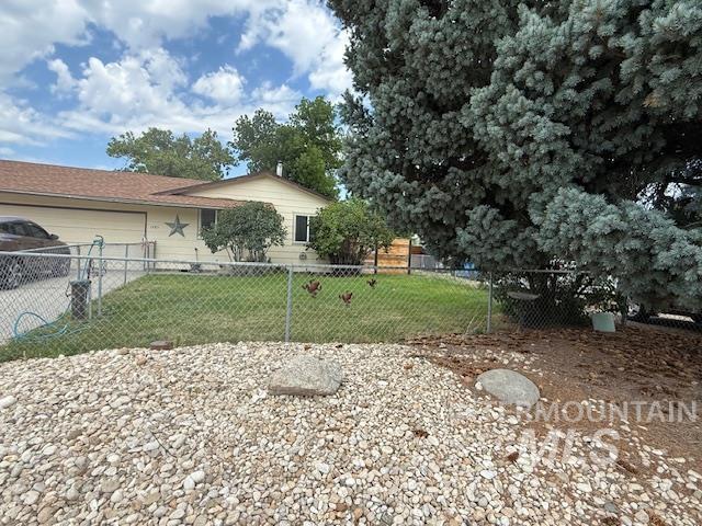 1285 S Jade Ave. Property Photo 2
