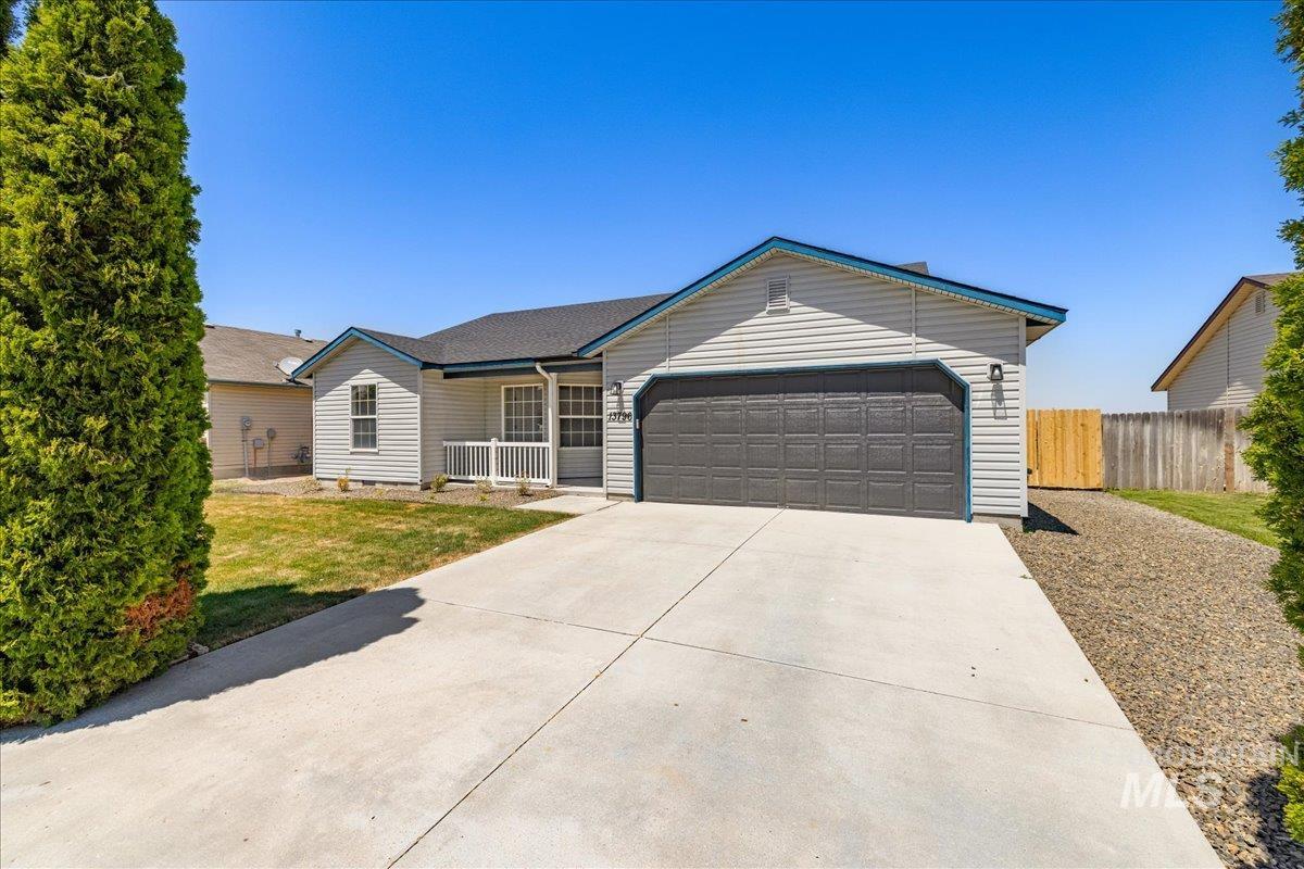 13796 Mariposa Street Property Photo 1