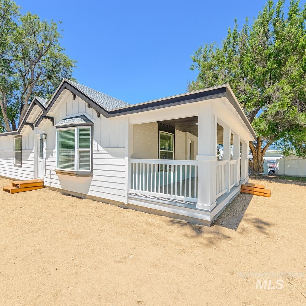 320 E Aruthur Ave Property Photo 2