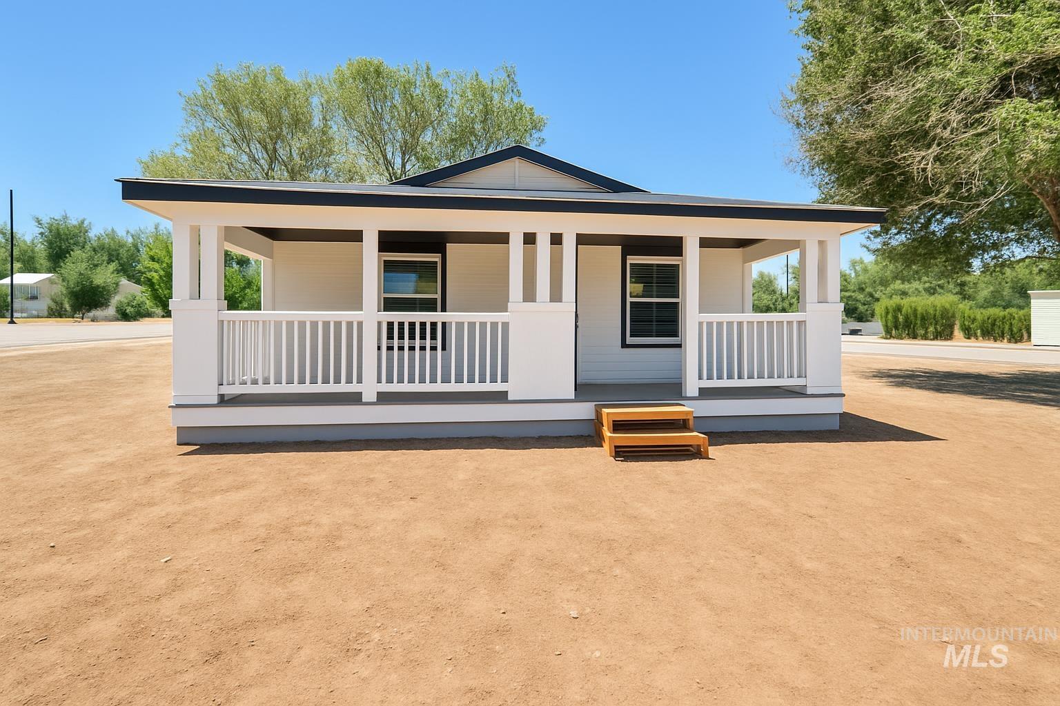 320 E Aruthur Ave Property Photo 3