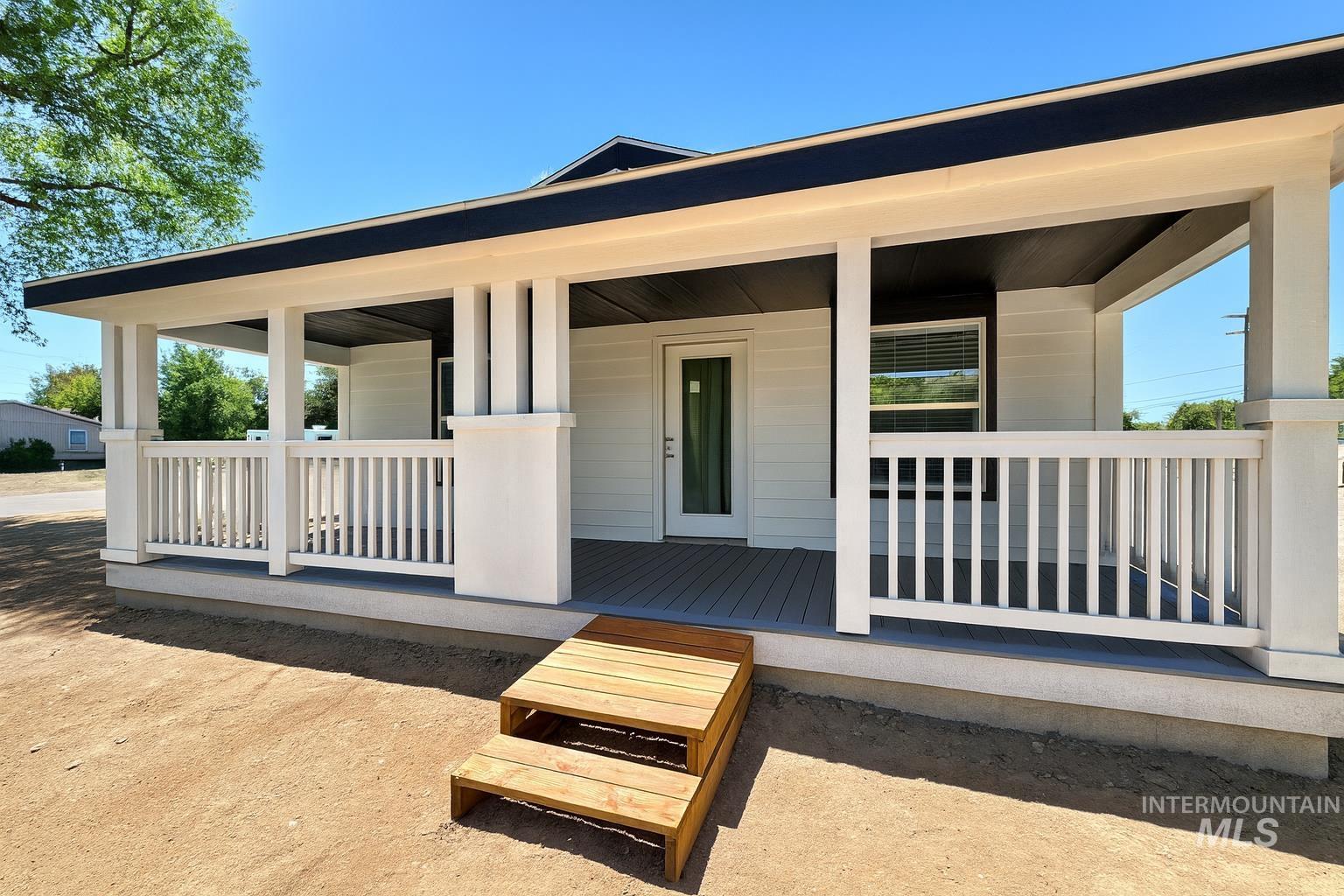 320 E Aruthur Ave Property Photo 4