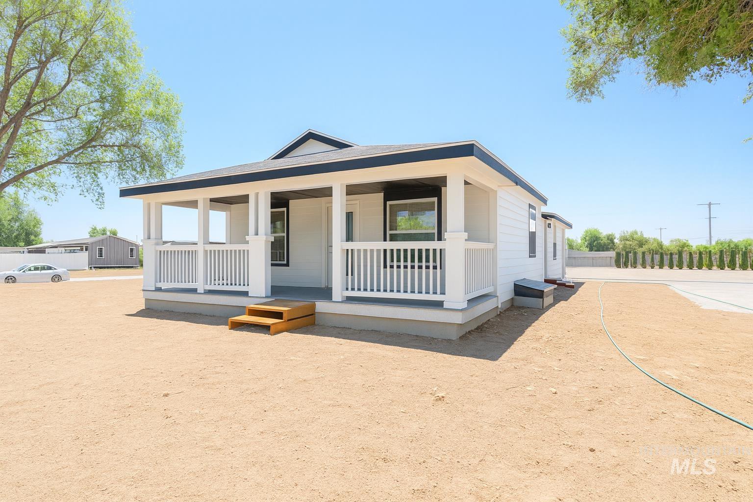 320 E Aruthur Ave Property Photo 5