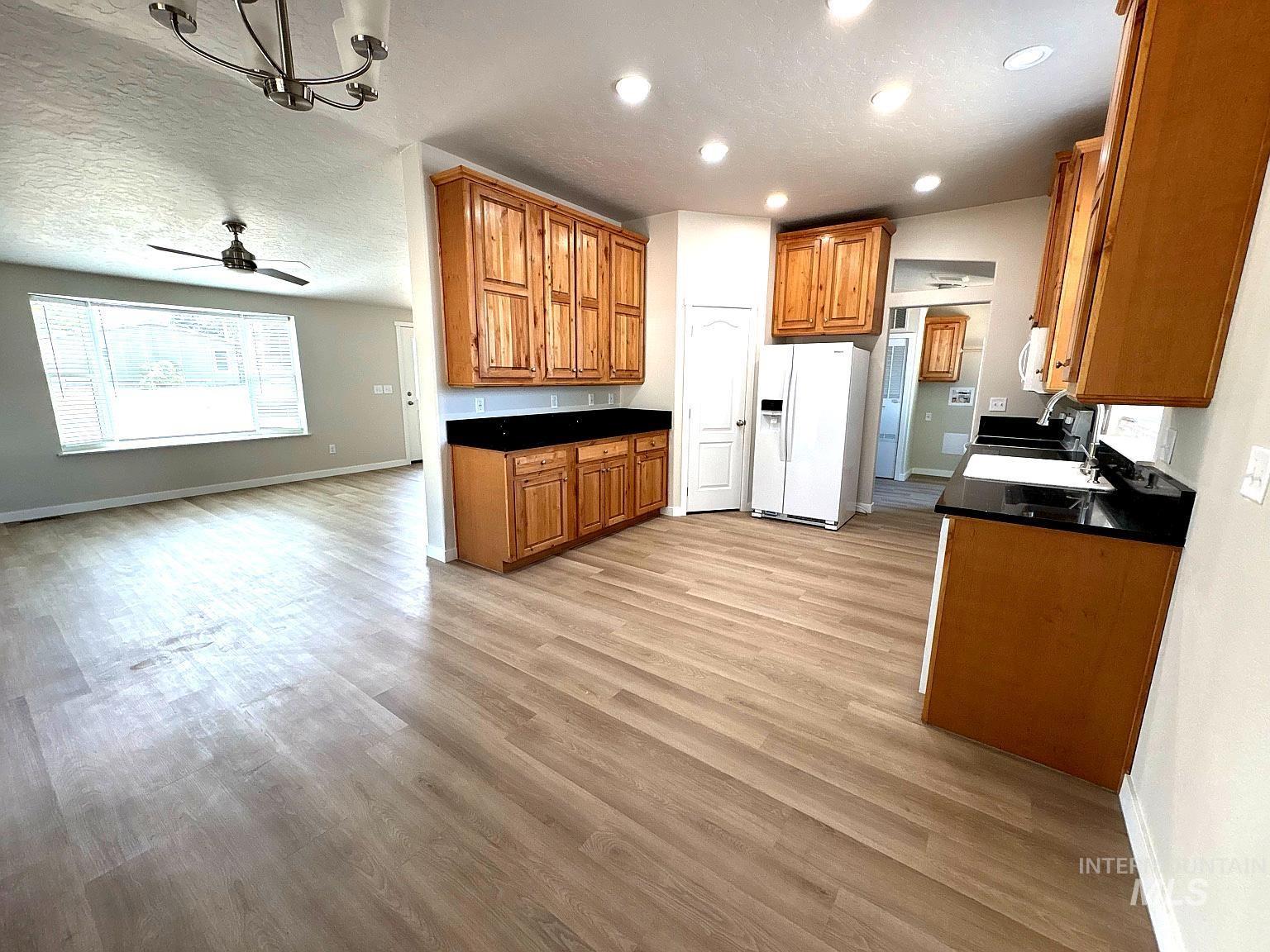 320 E Aruthur Ave Property Photo 8