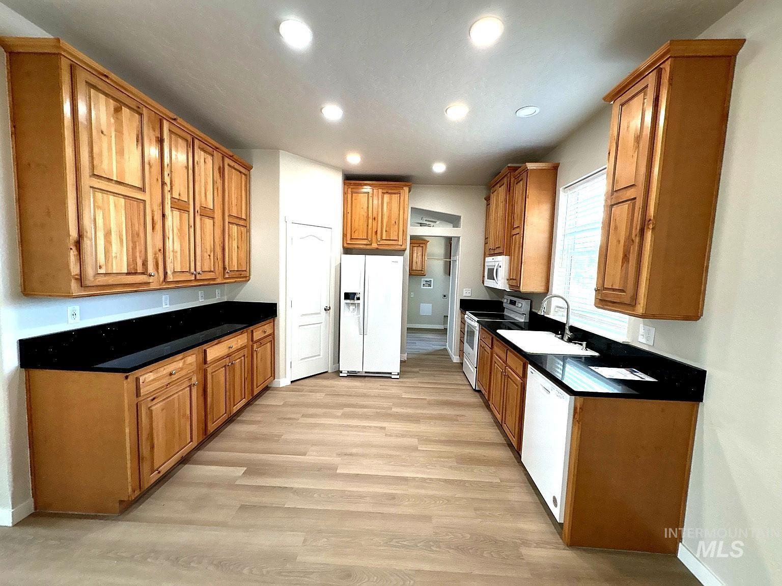 320 E Aruthur Ave Property Photo 9