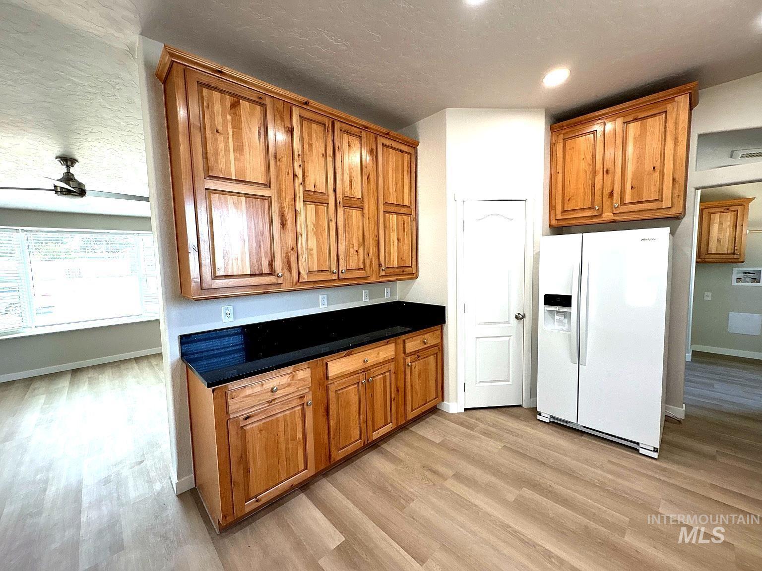 320 E Aruthur Ave Property Photo 10