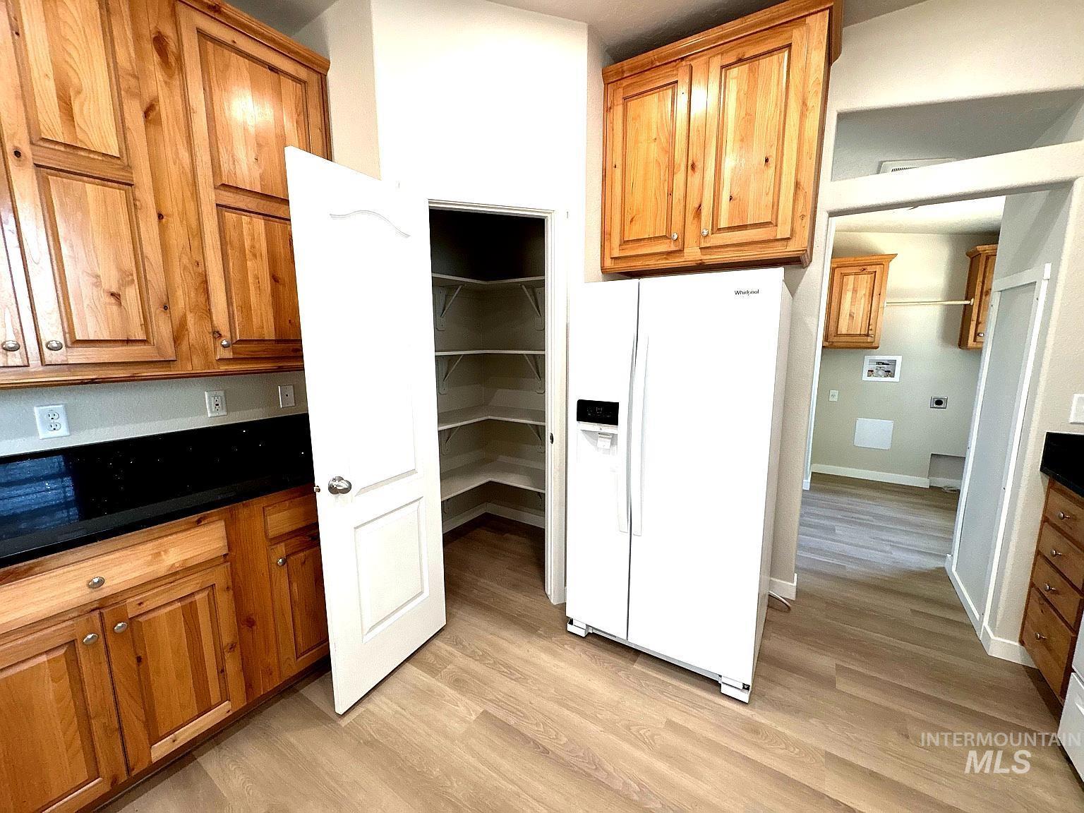 320 E Aruthur Ave Property Photo 12