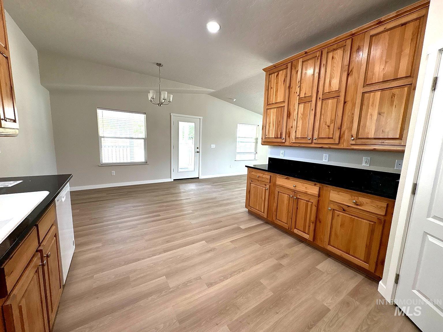 320 E Aruthur Ave Property Photo 13