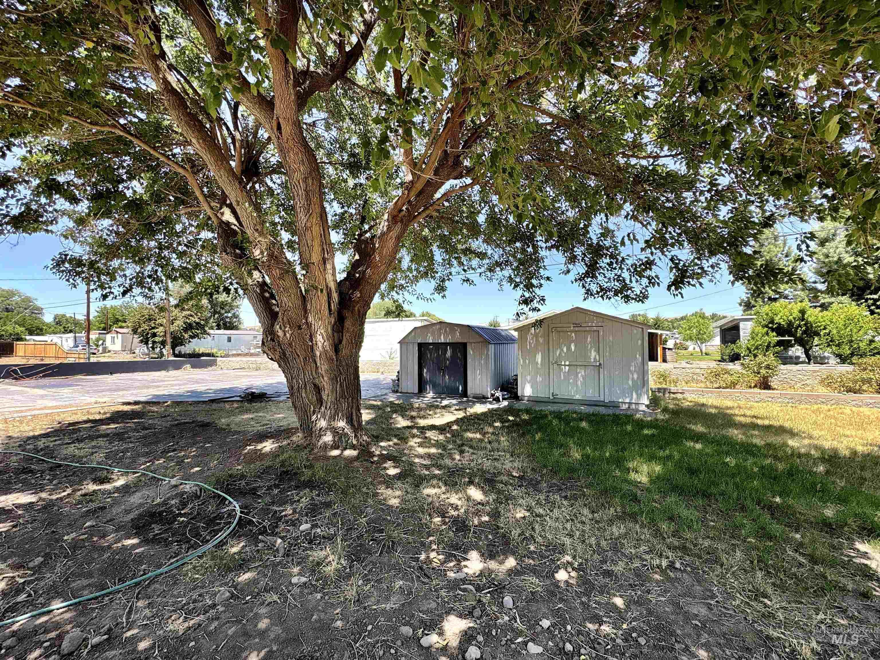 320 E Aruthur Ave Property Photo 33