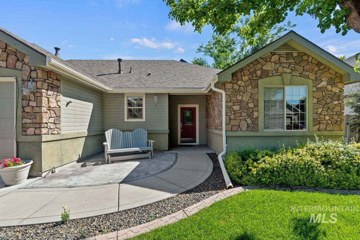 2262 W Windchime Dr. Property Photo 1