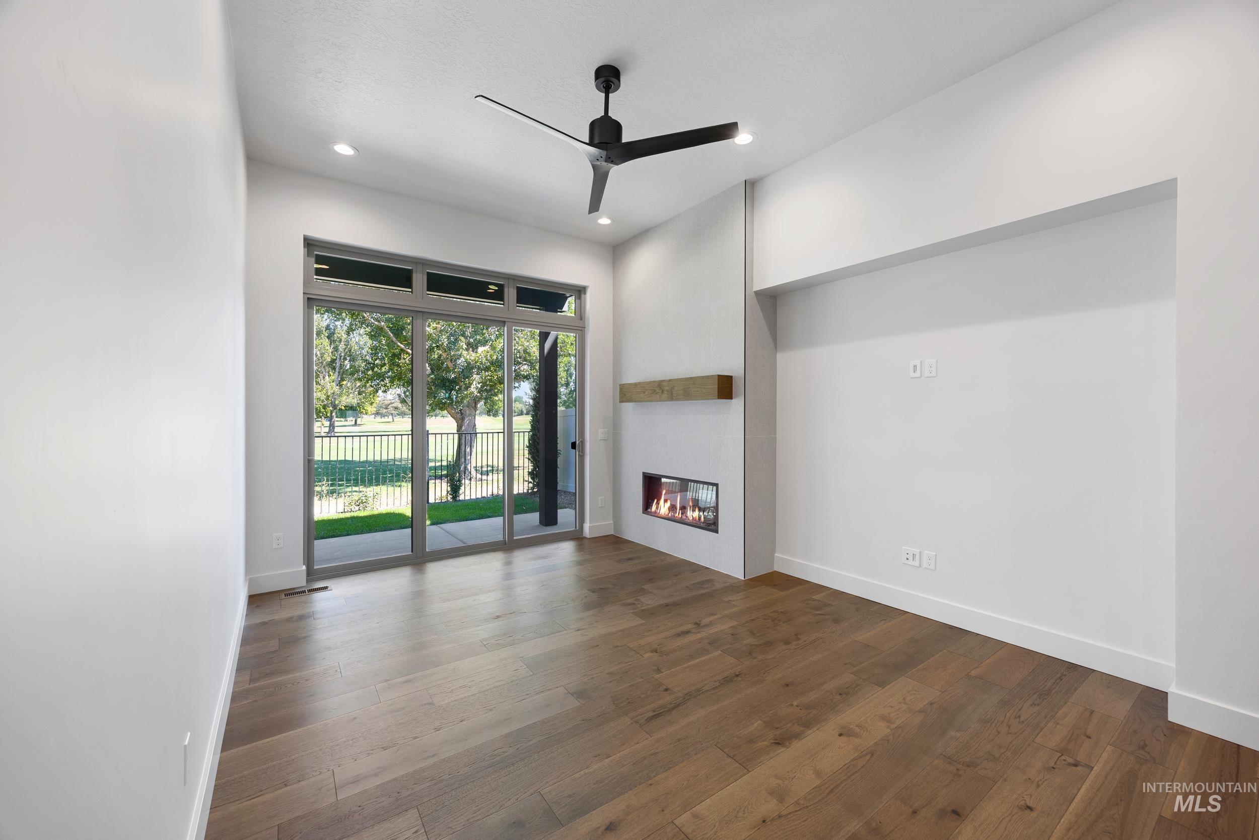 6504 S Astoria Ave Property Photo 3