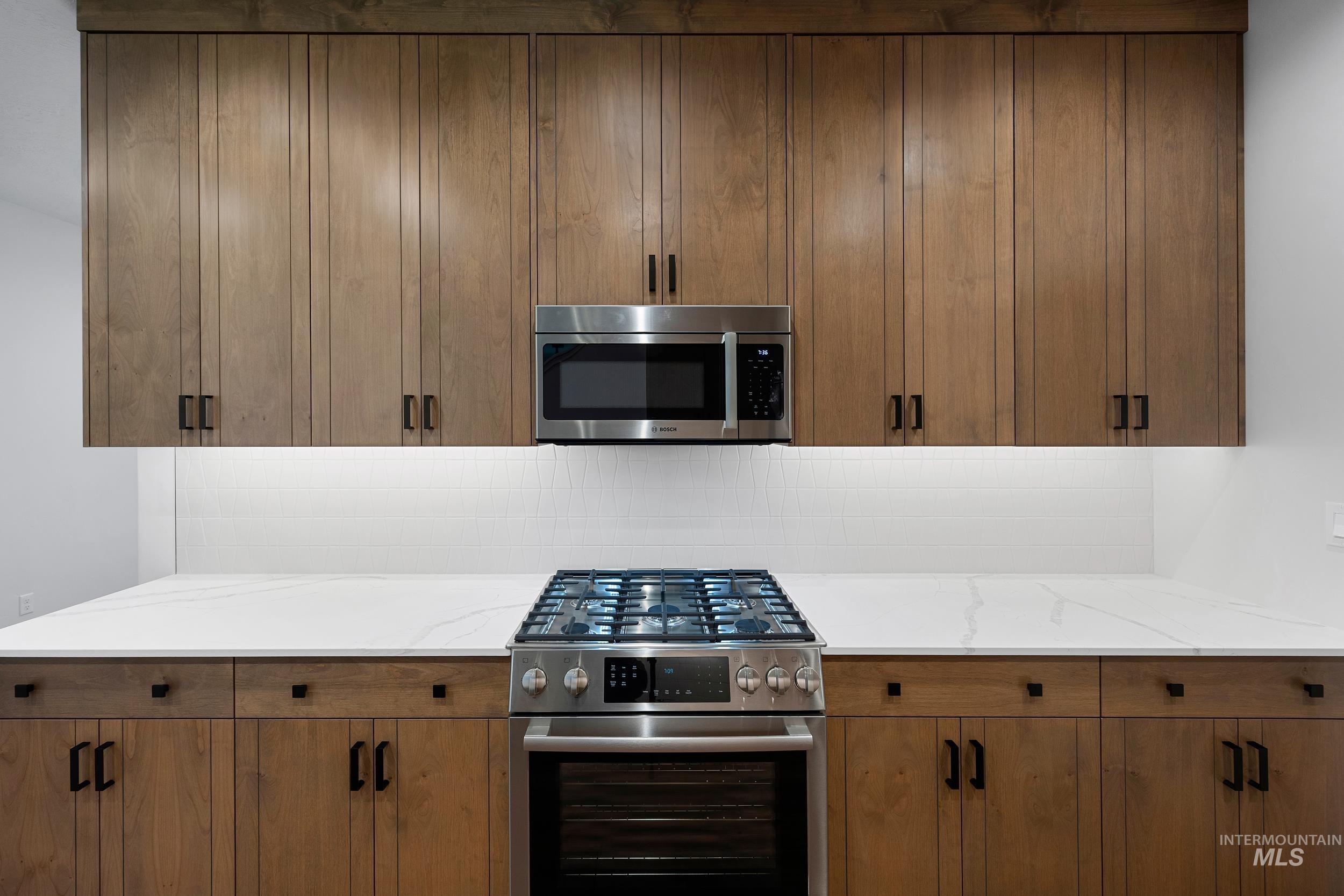 6504 S Astoria Ave Property Photo 9