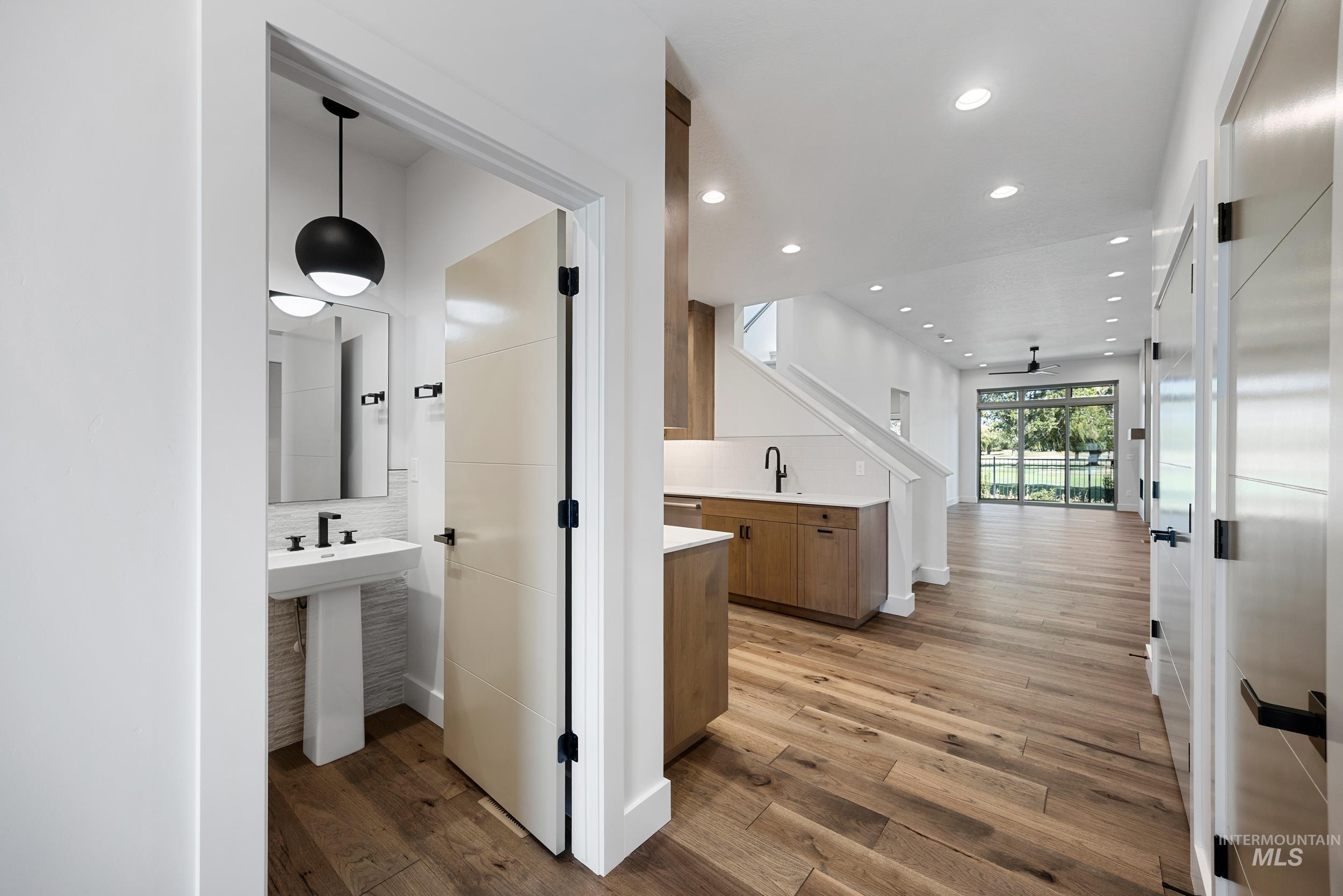 6504 S Astoria Ave Property Photo 11