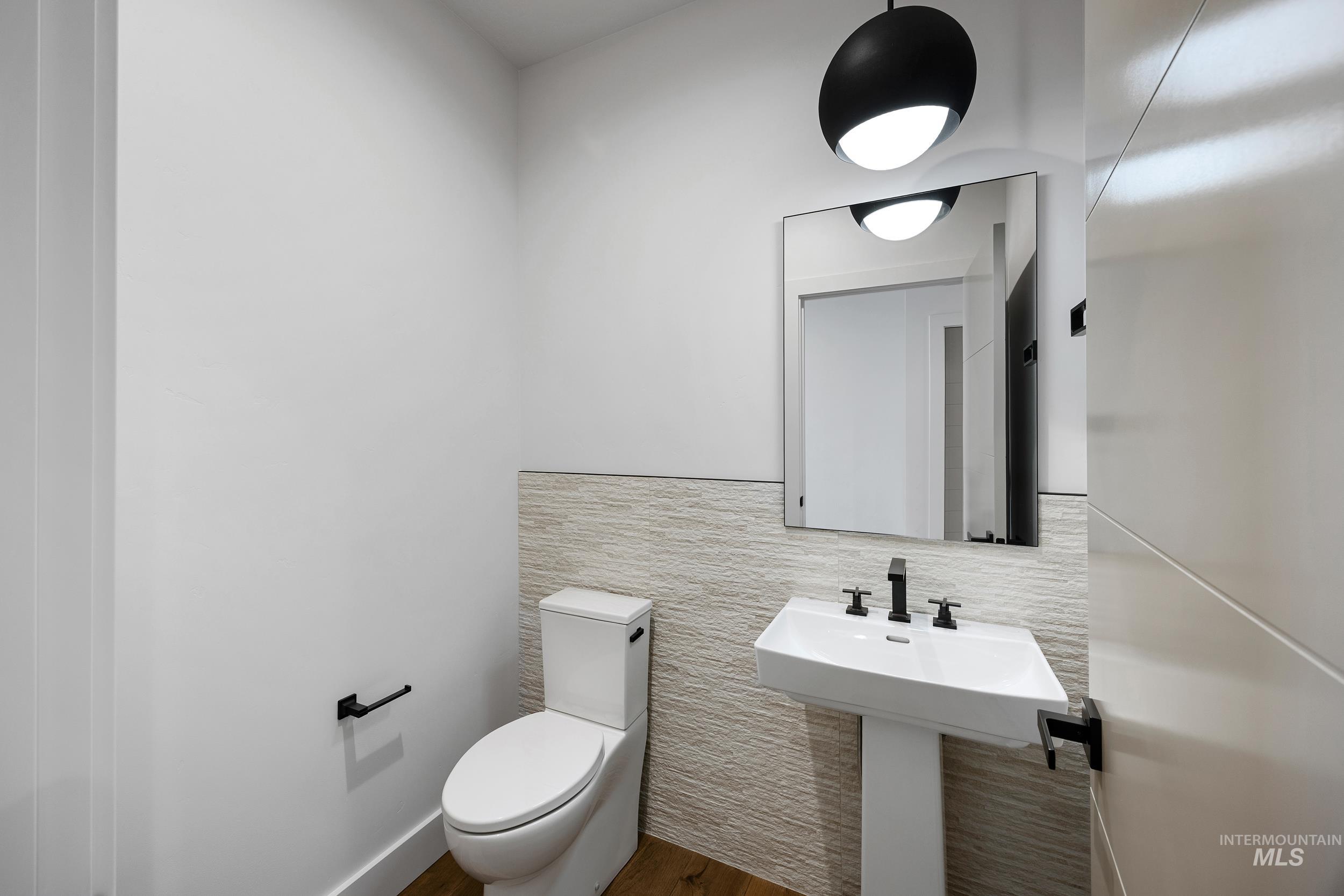 6504 S Astoria Ave Property Photo 12