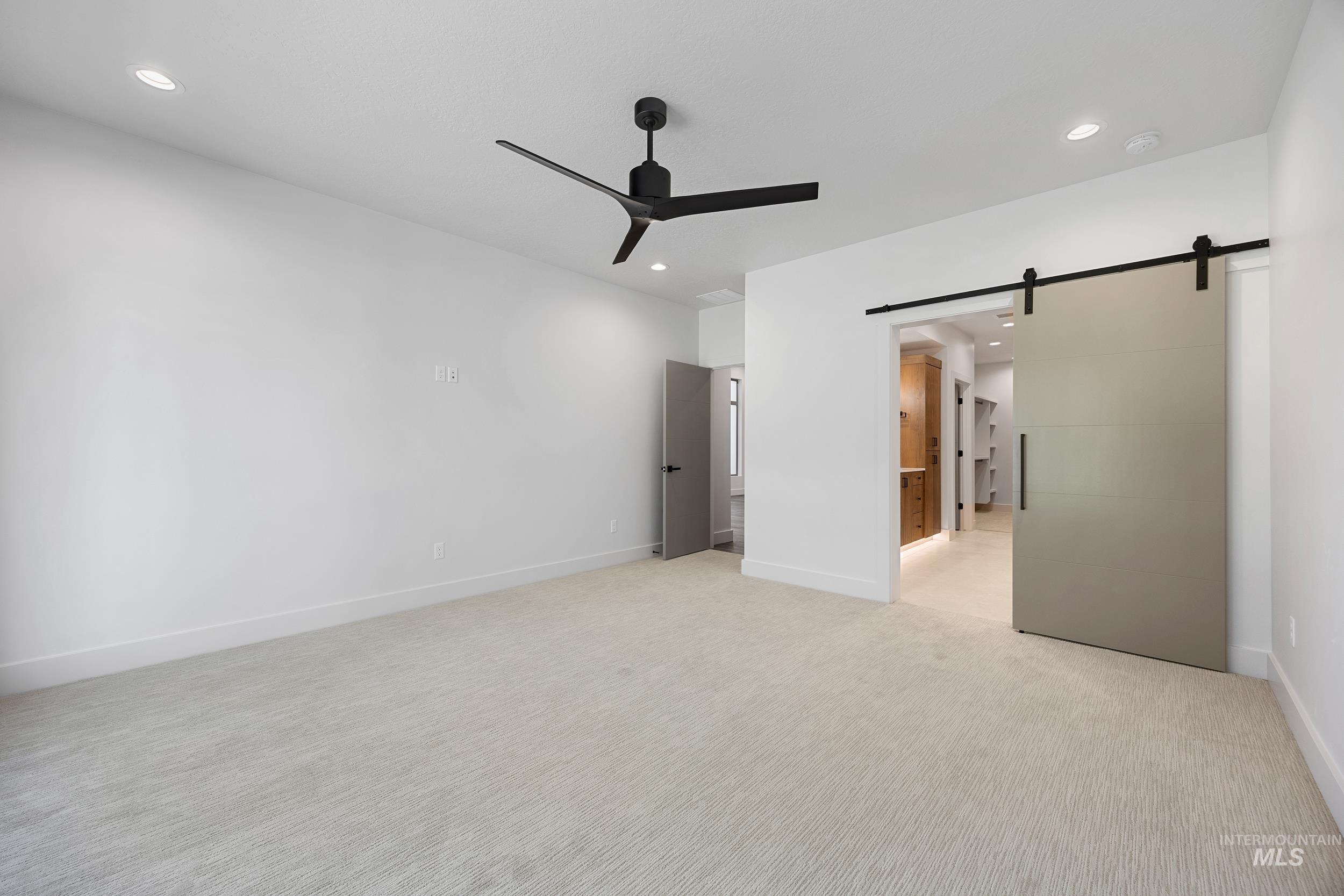 6504 S Astoria Ave Property Photo 14