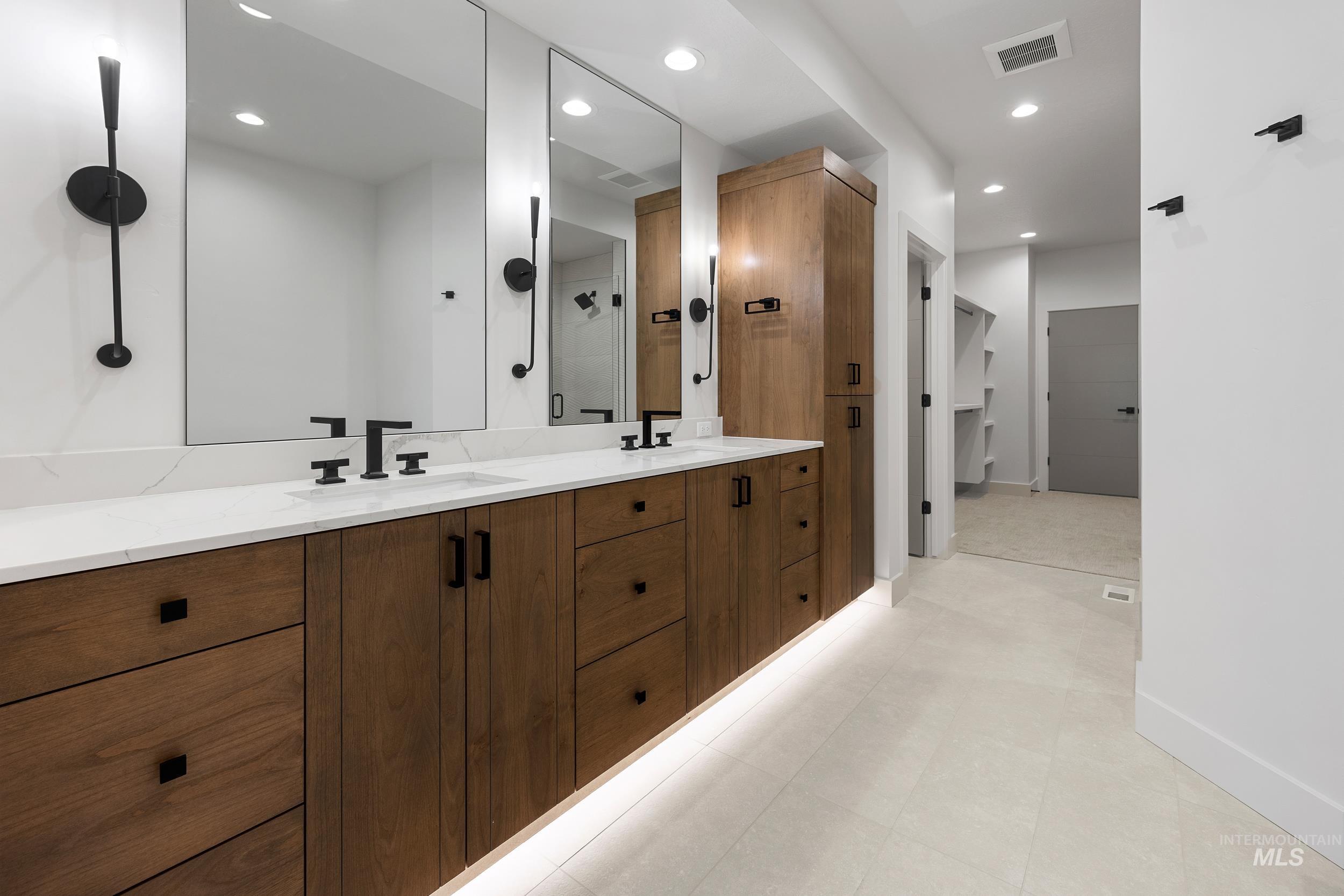 6504 S Astoria Ave Property Photo 16