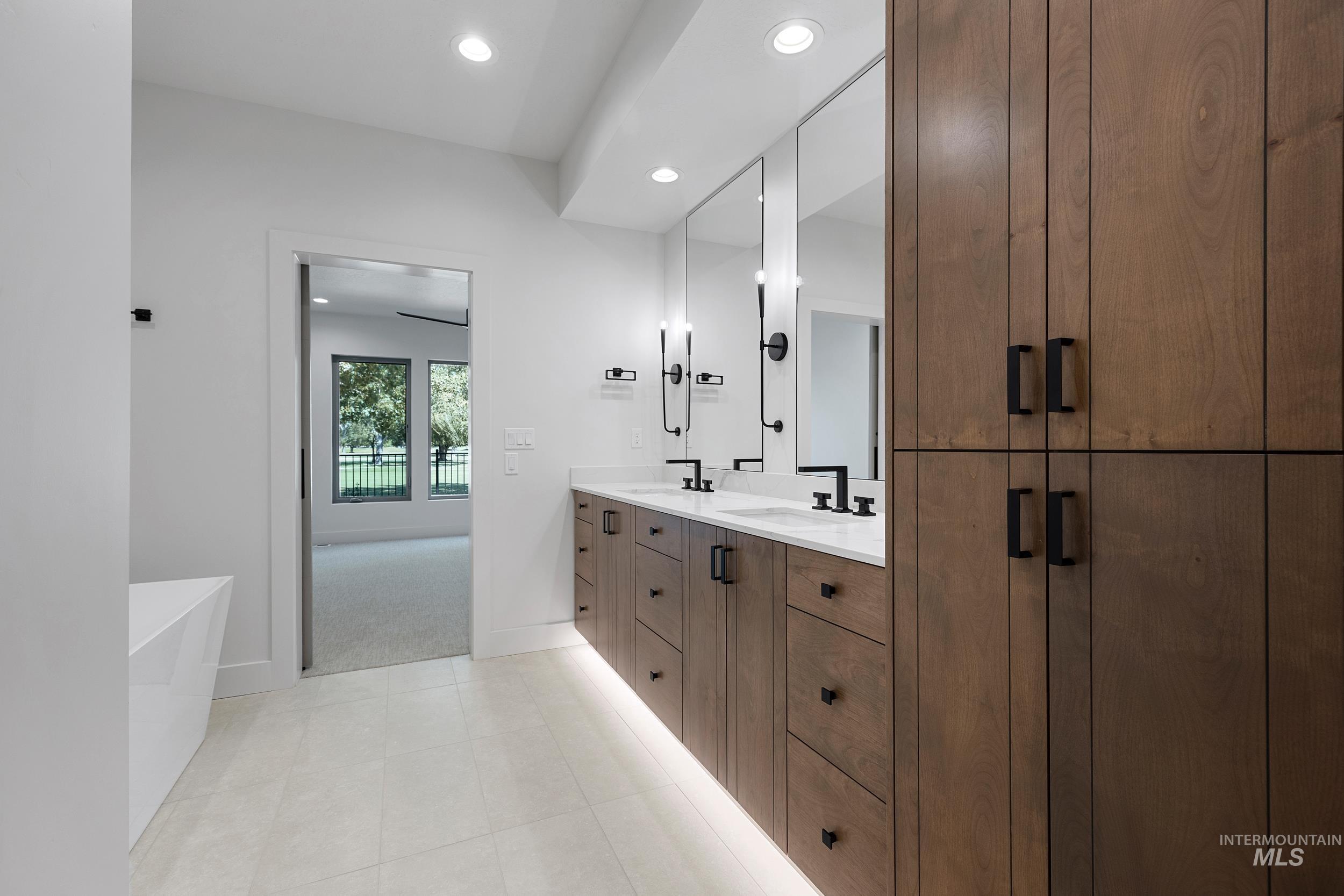 6504 S Astoria Ave Property Photo 18