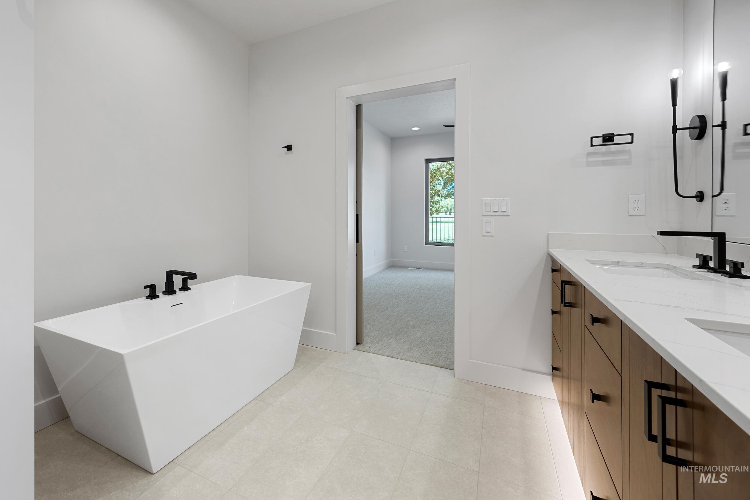 6504 S Astoria Ave Property Photo 19