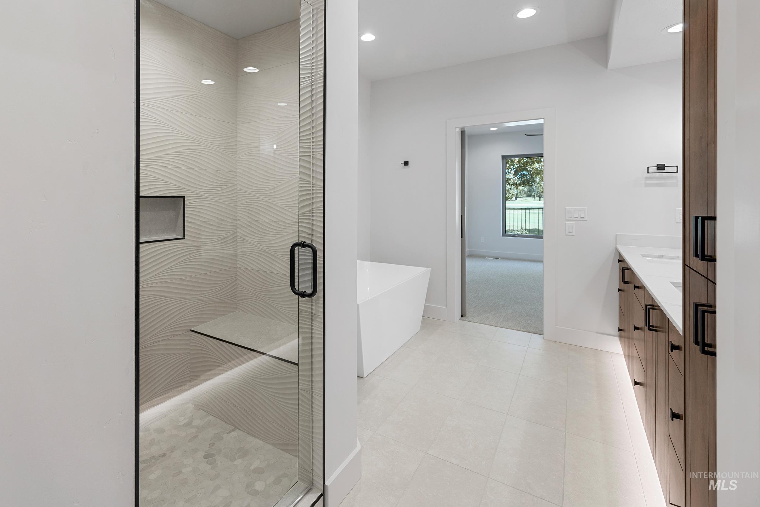 6504 S Astoria Ave Property Photo 20