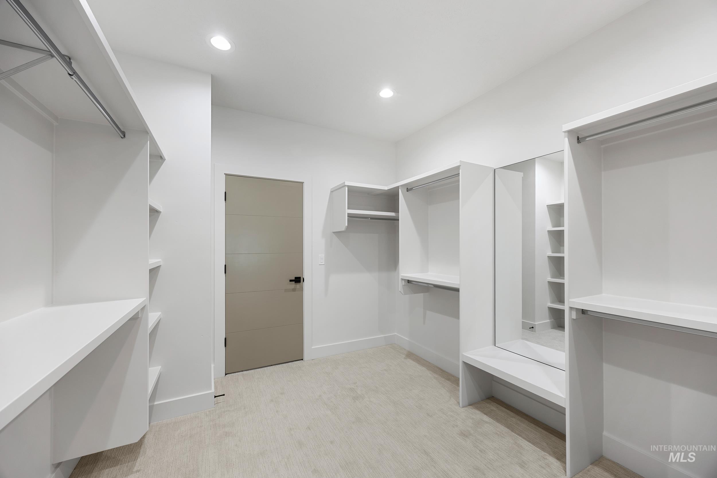 6504 S Astoria Ave Property Photo 23