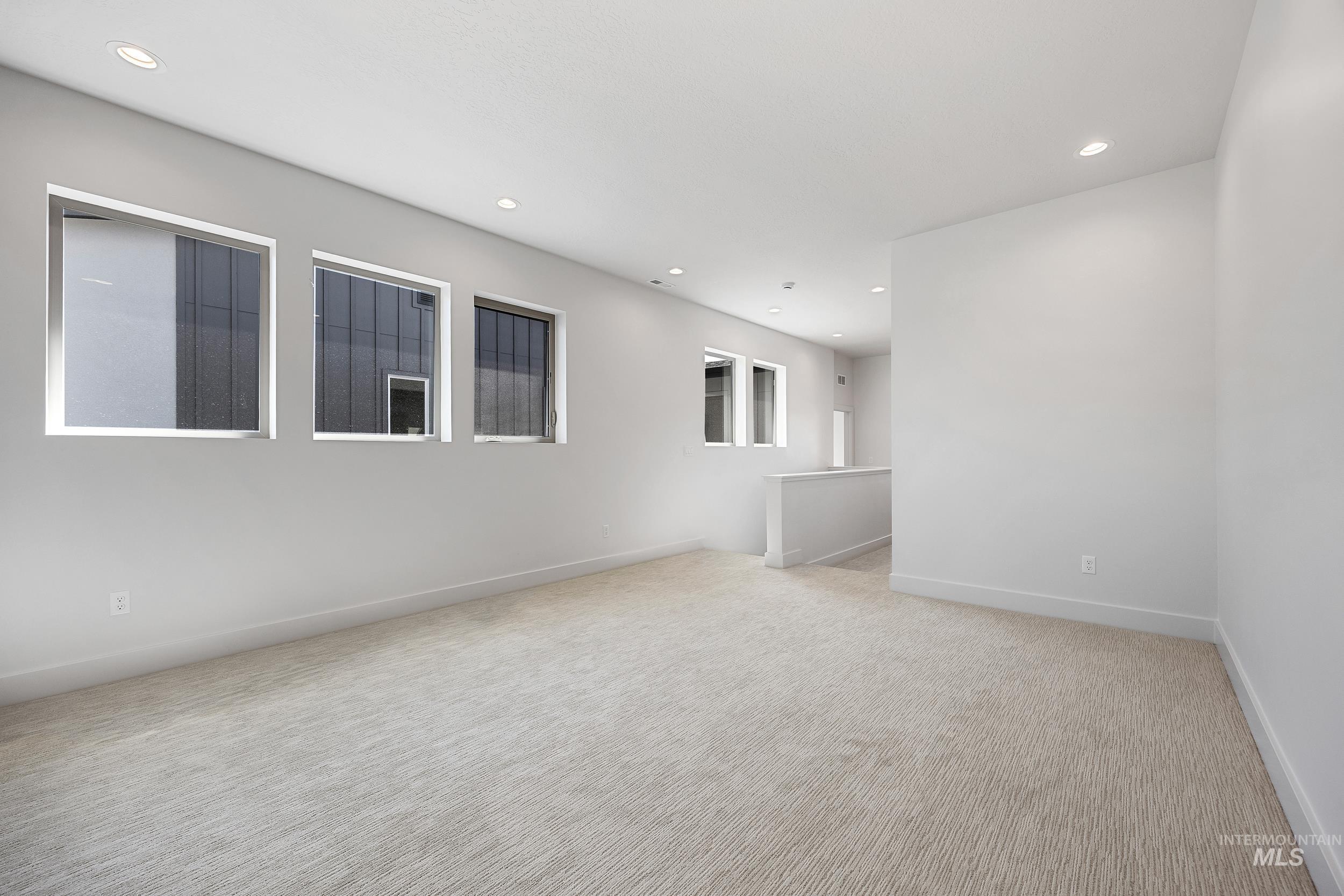 6504 S Astoria Ave Property Photo 26