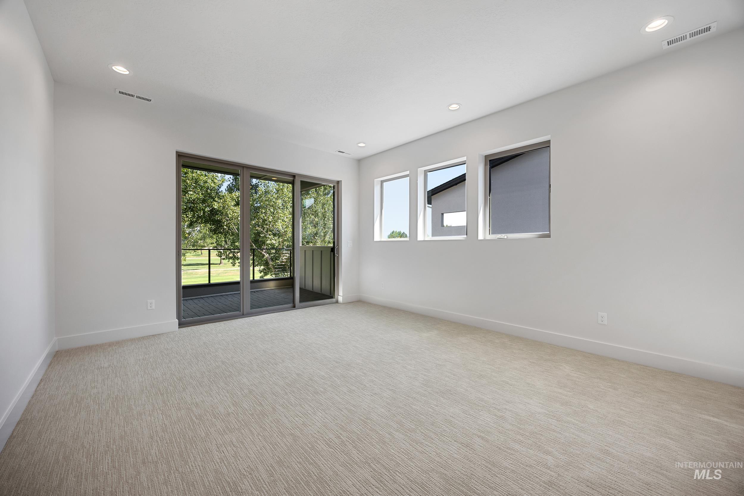 6504 S Astoria Ave Property Photo 27