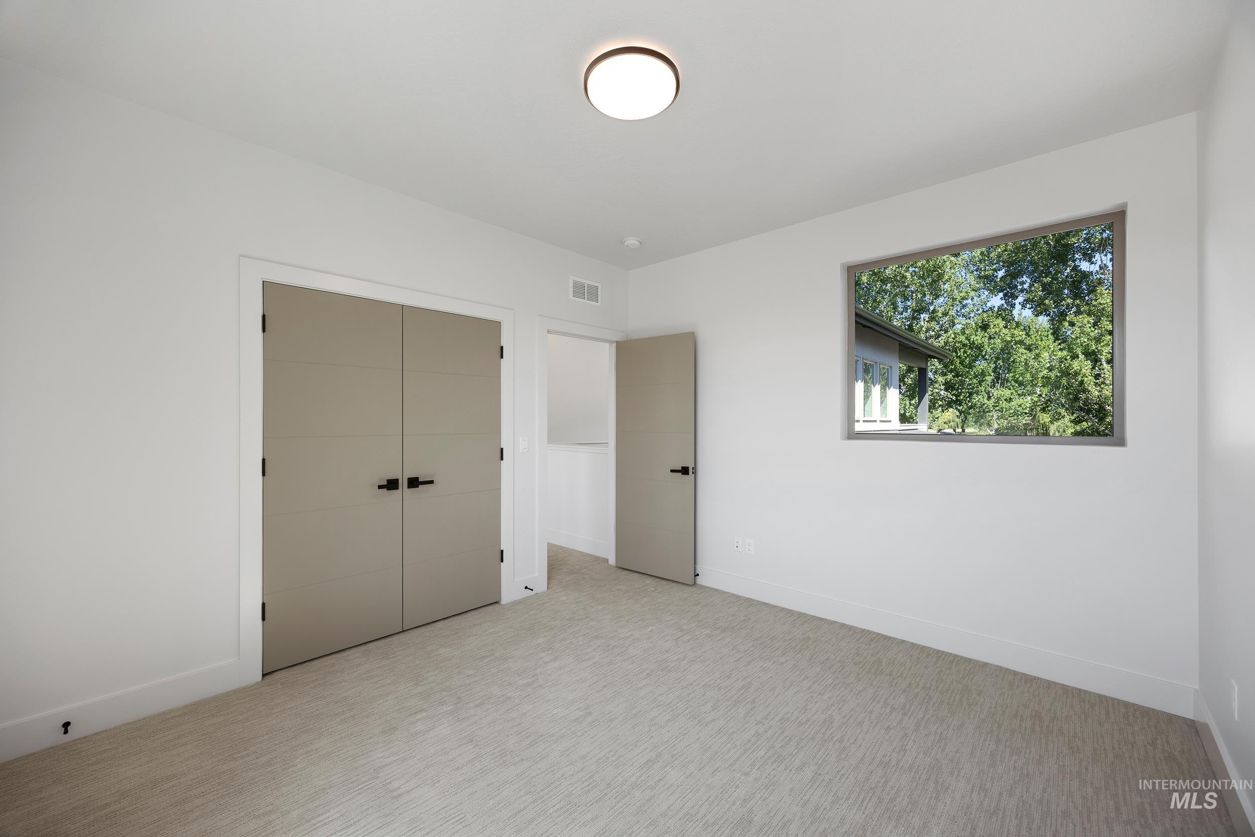 6504 S Astoria Ave Property Photo 33