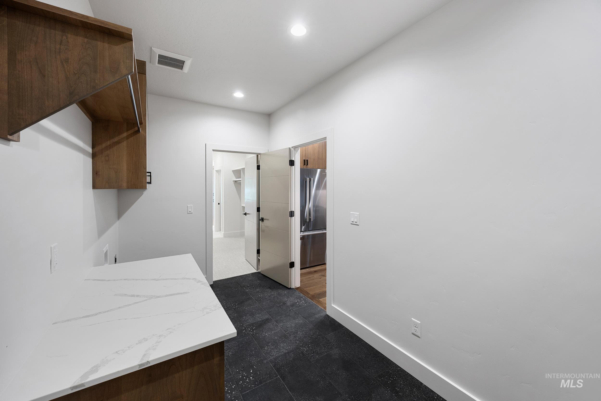 6504 S Astoria Ave Property Photo 34