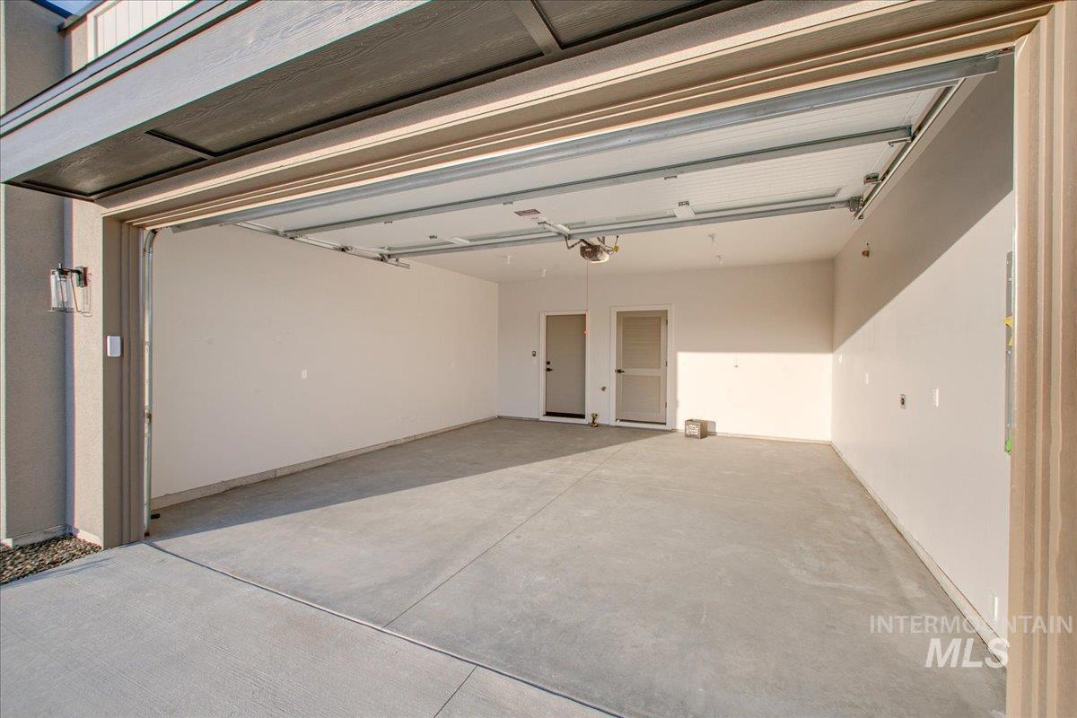 6504 S Astoria Ave Property Photo 36