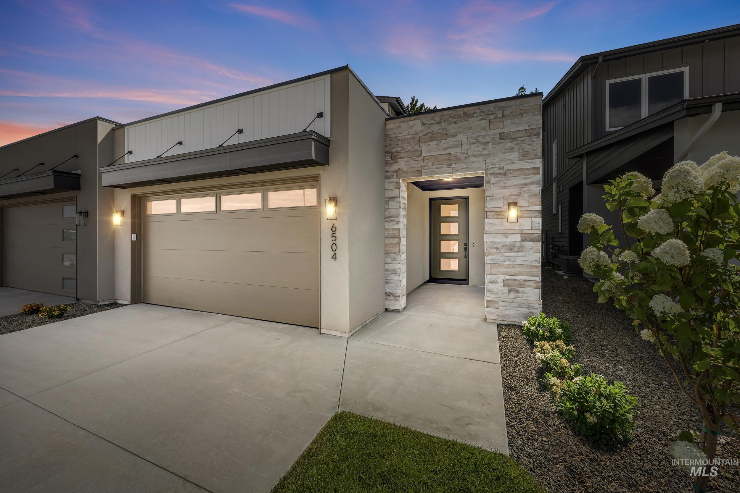 6504 S Astoria Ave Property Photo 41