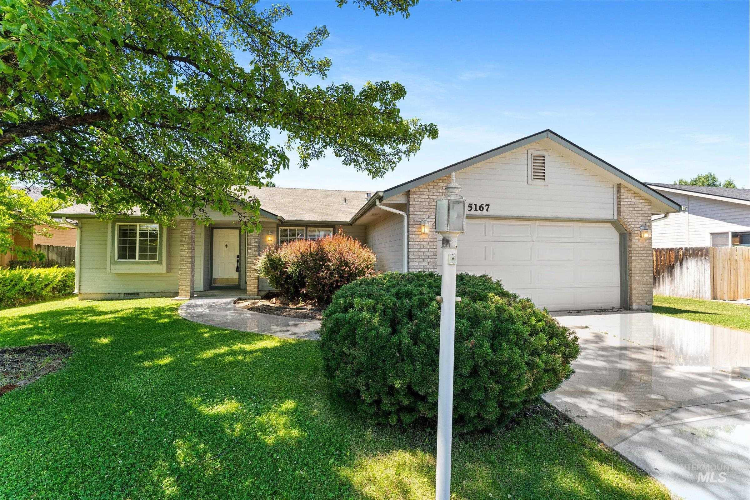 5167 N Rothmans Avenue Property Photo 1