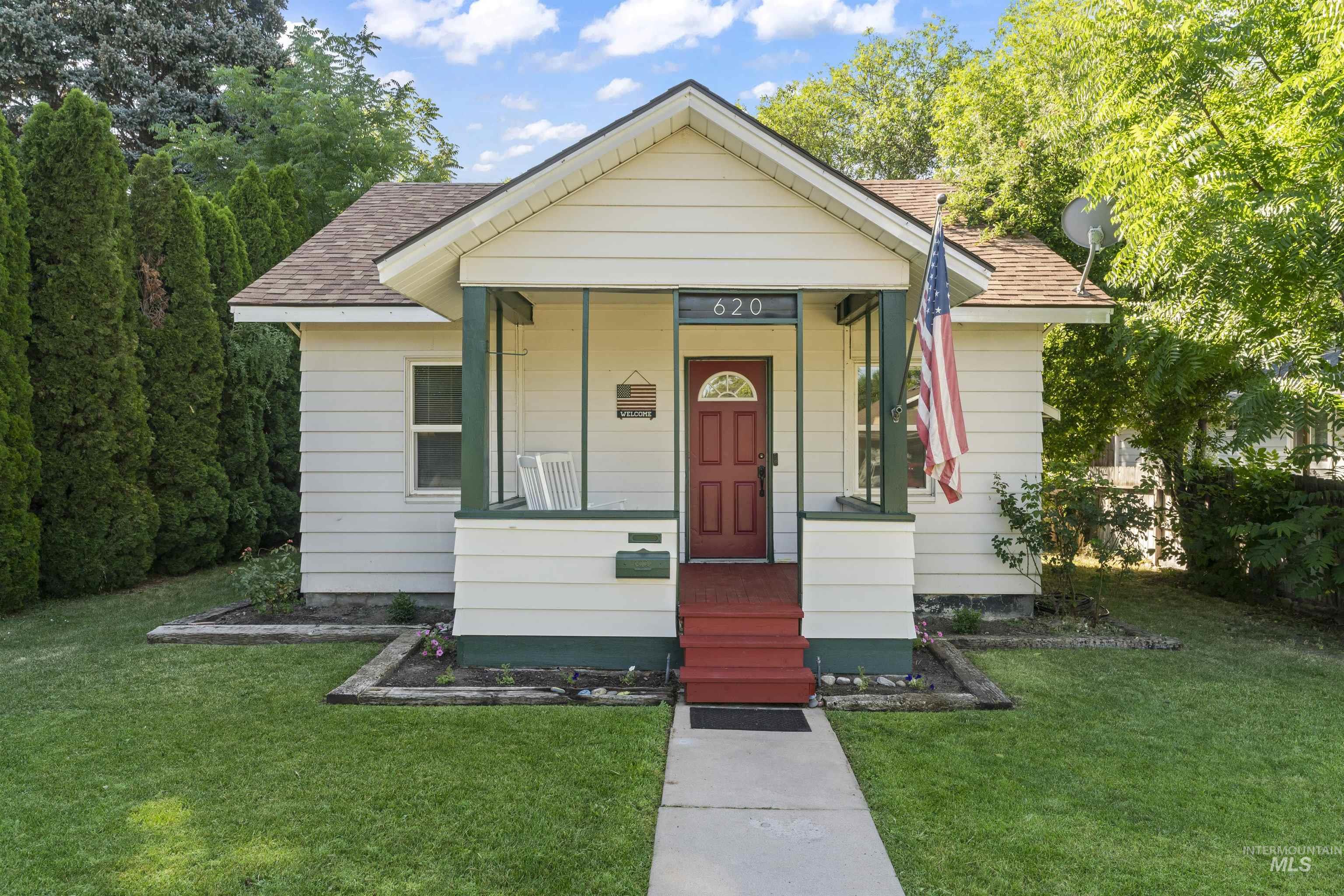 620 19th Ave S Property Photo 1