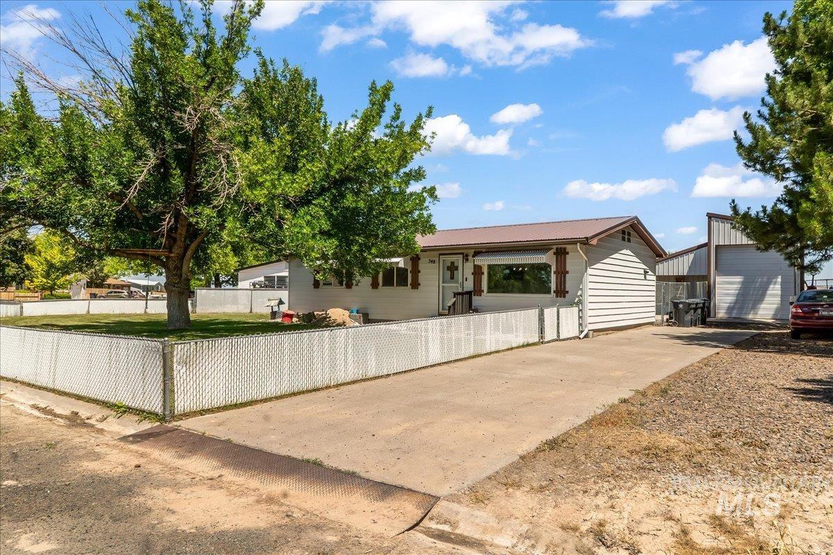 548 Wiseman Street Property Photo 3